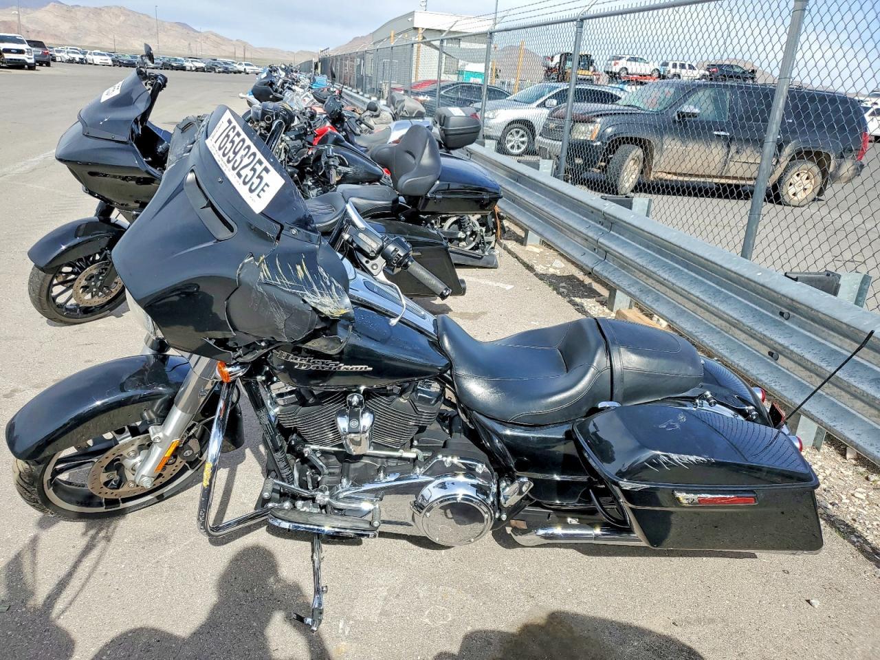2017 Harley-Davidson Flhx Street Glide - Image 3