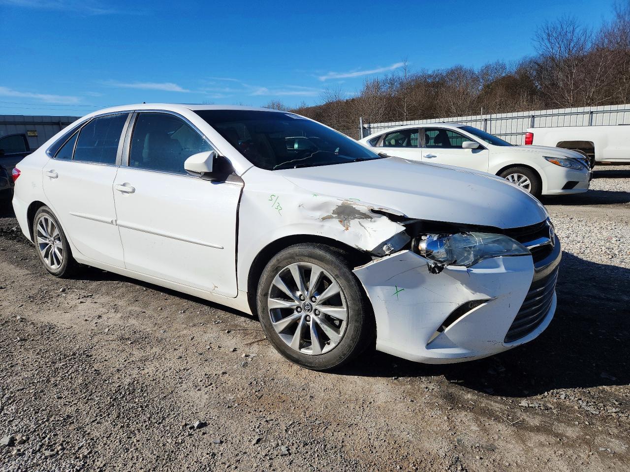 2015 Toyota Camry Le - Фото 4