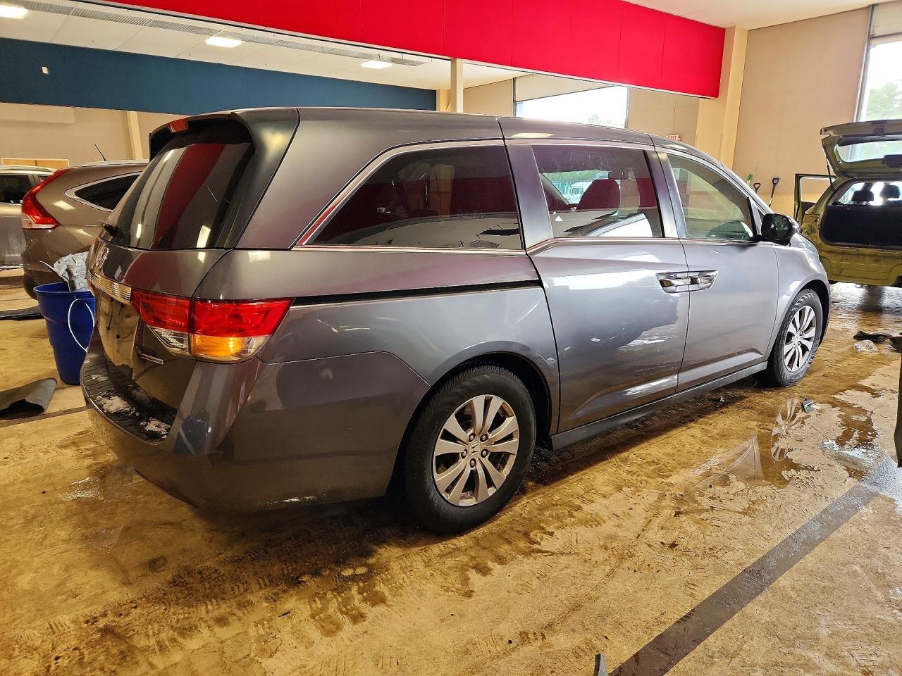 2016 Honda Odyssey Se - Фото 3