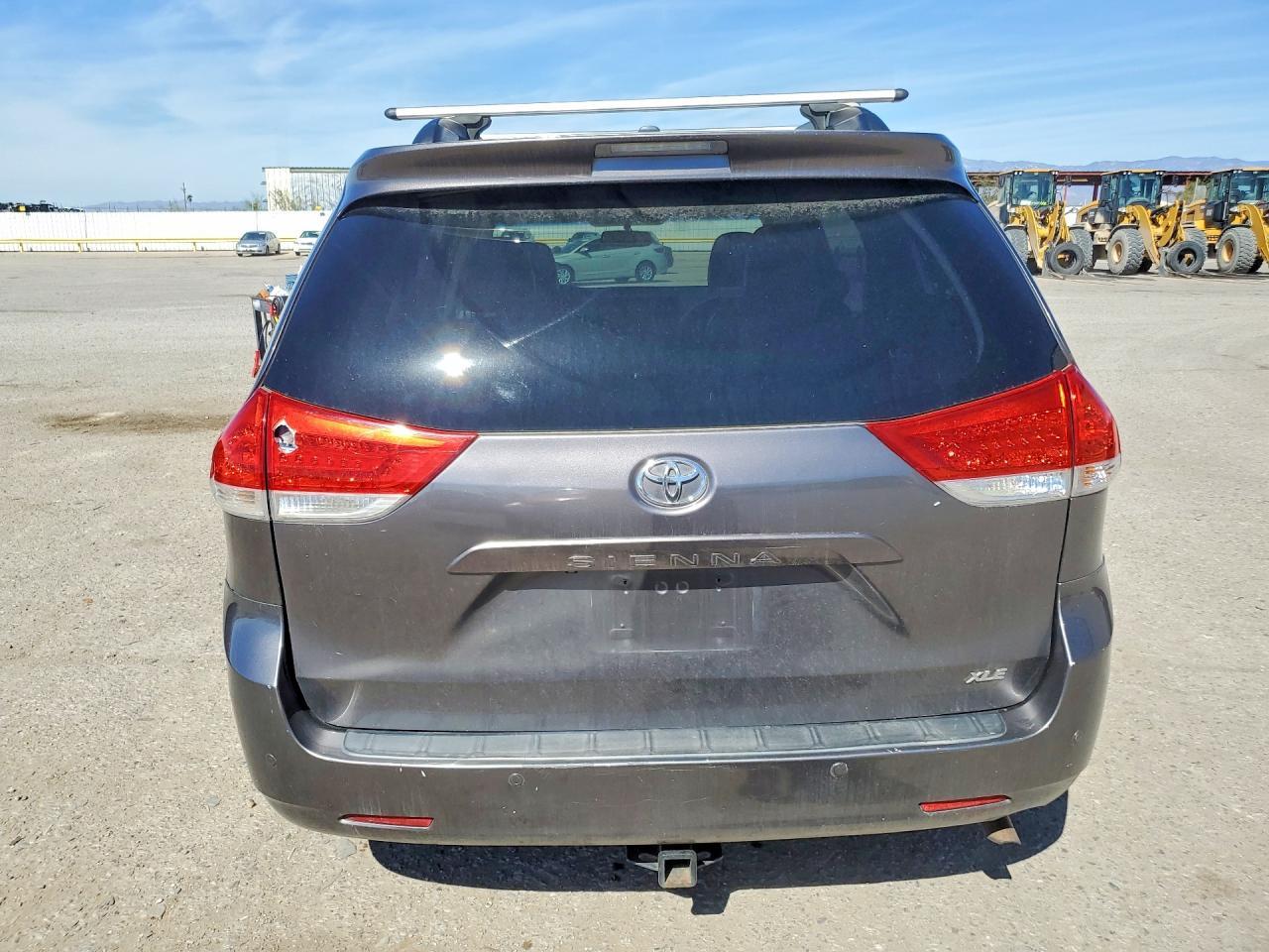 2013 Toyota Sienna Xle - Фото 6