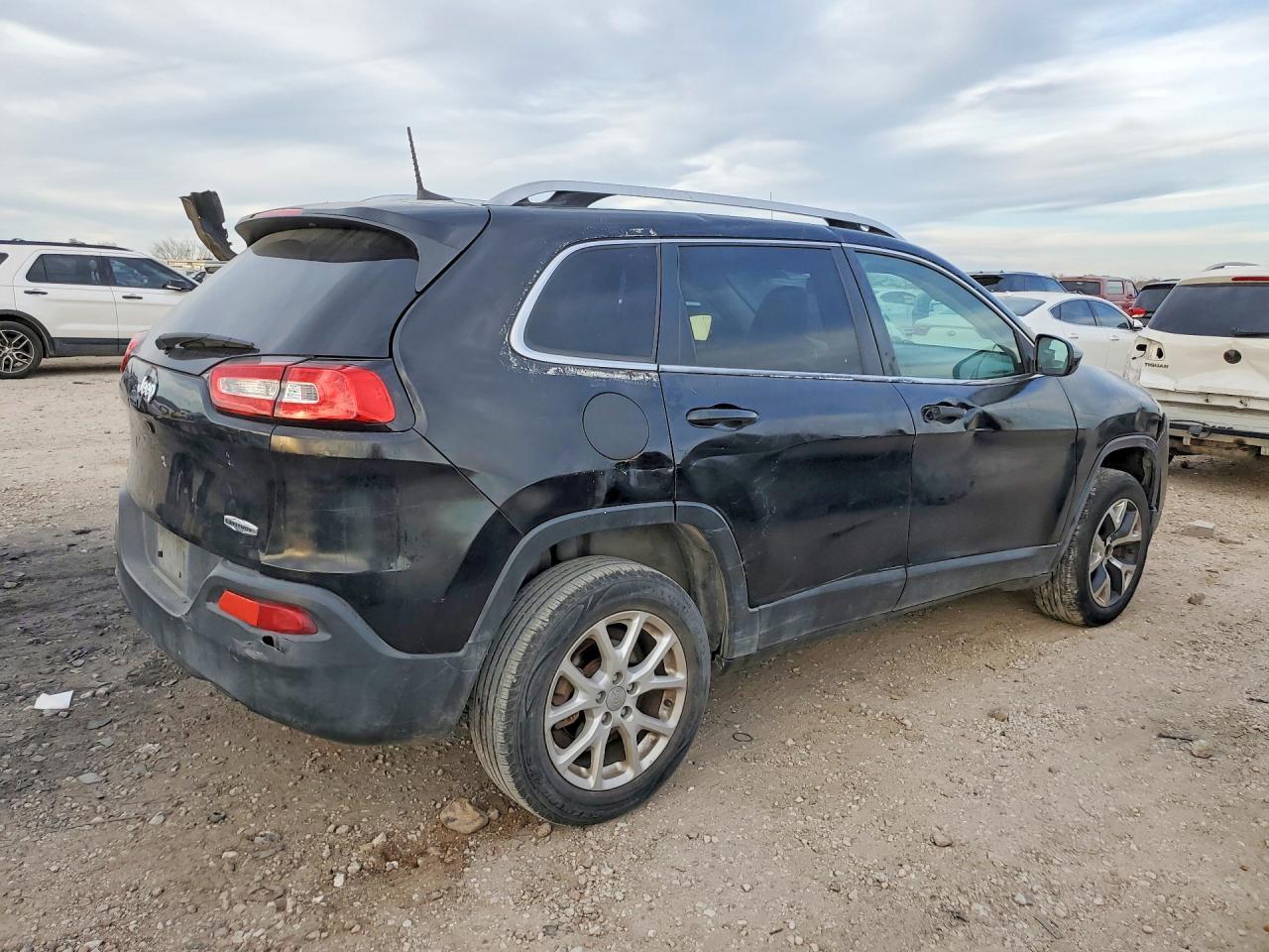 2018 Jeep Cherokee Latitude Plus - Image 3