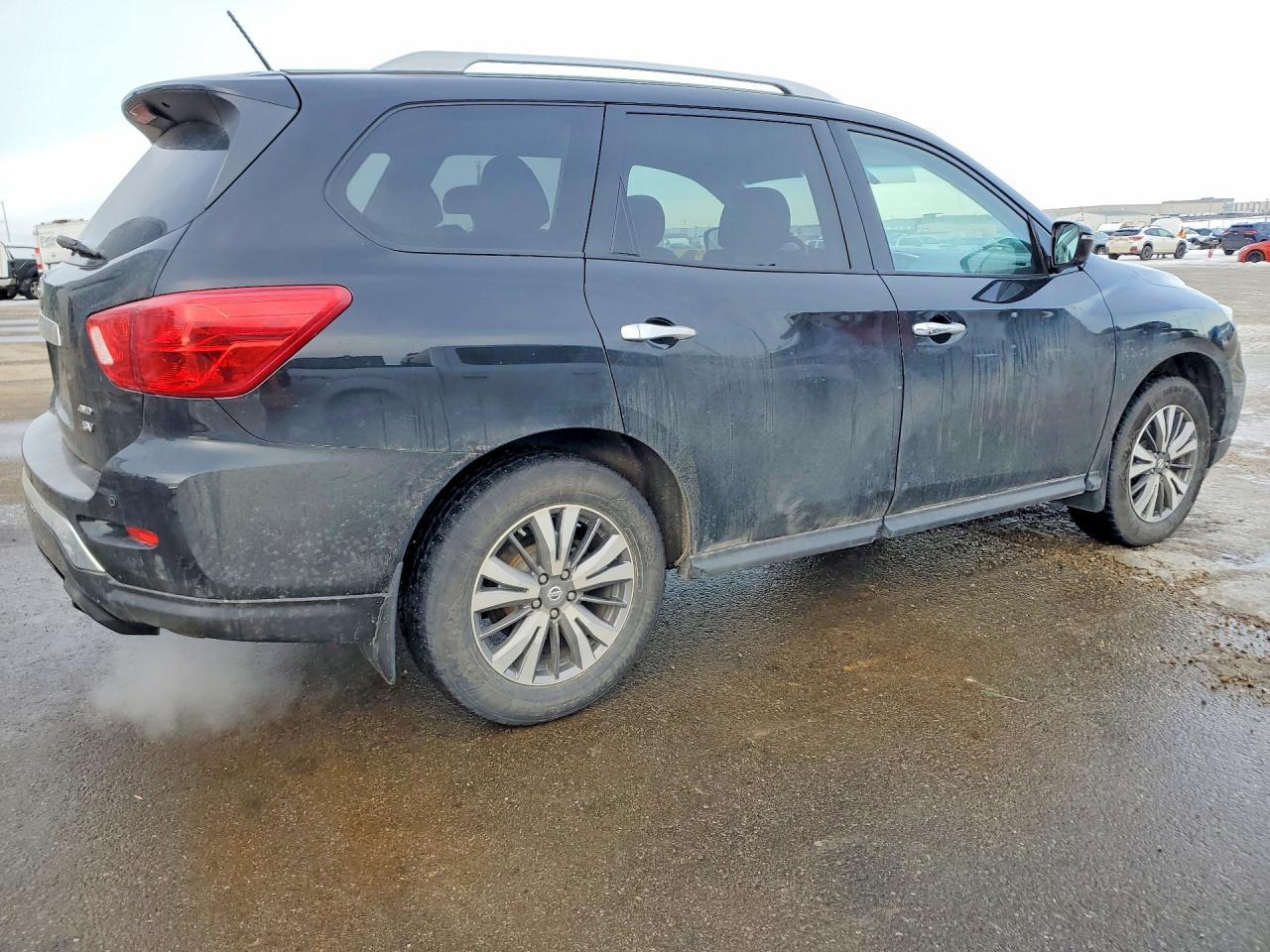 2018 Nissan Pathfinder S - Image 3