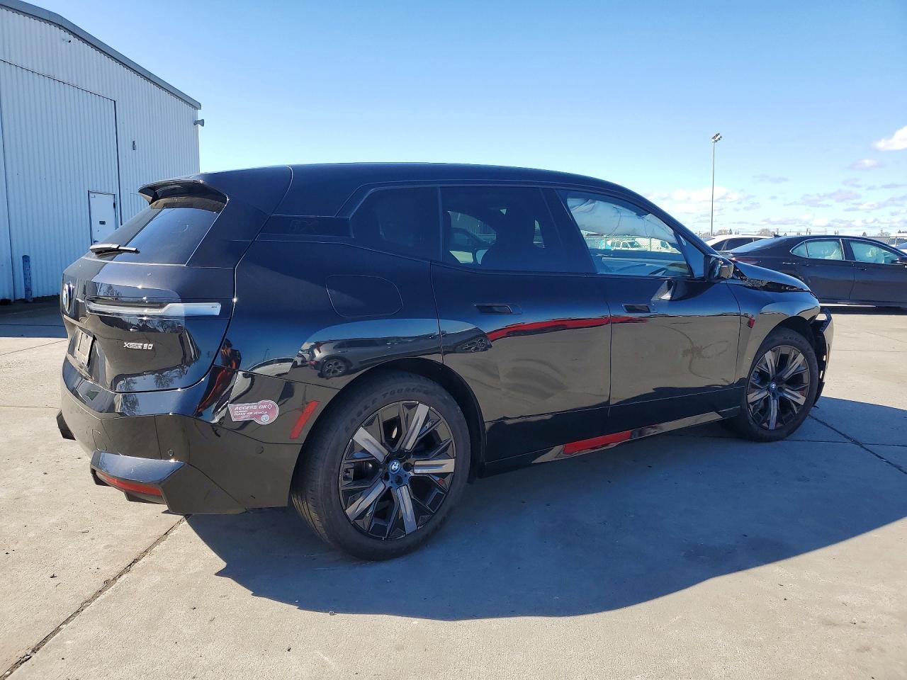 2025 BMW Ix xDrive50 - Фото 3