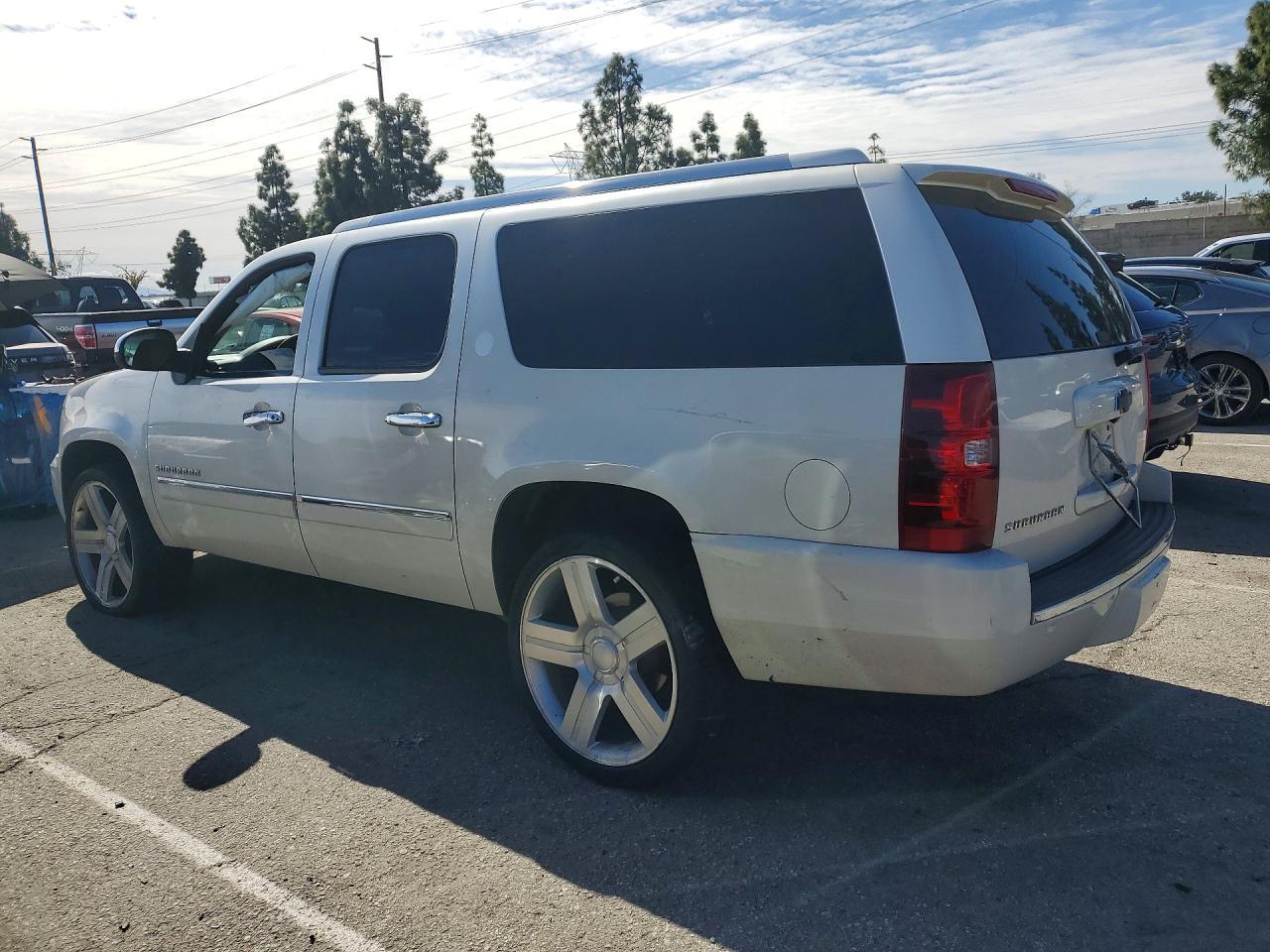 2010 Chevrolet Suburban C1500 Ltz - Фото 2