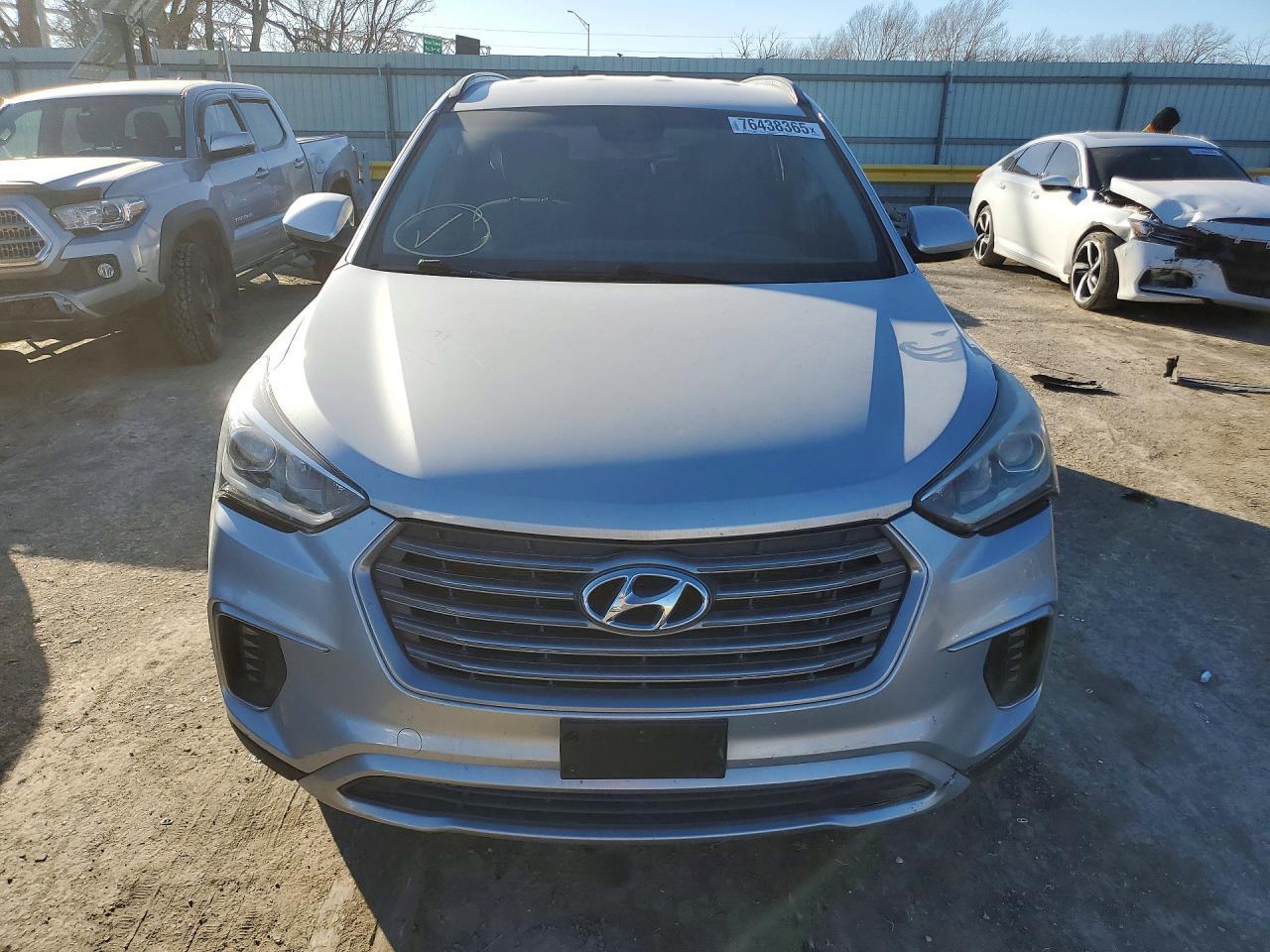 2017 Hyundai Santa Fe Se - Image 5