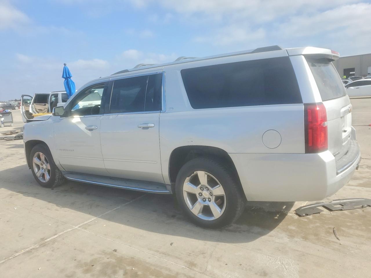 2015 Chevrolet Suburban K1500 Ltz - Image 3