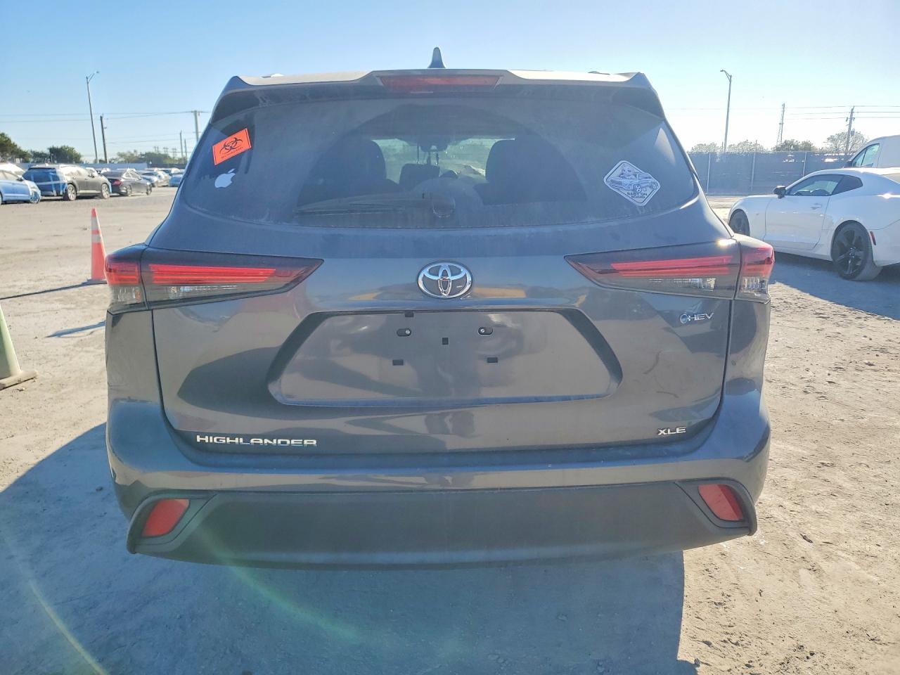 2025 Toyota Highlander - Image 6