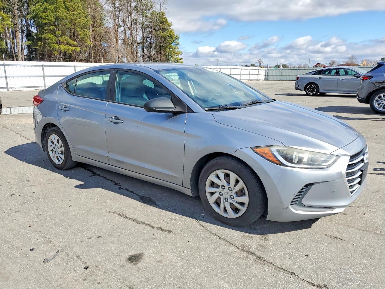 2017 Hyundai Elantra Se - Фото 4