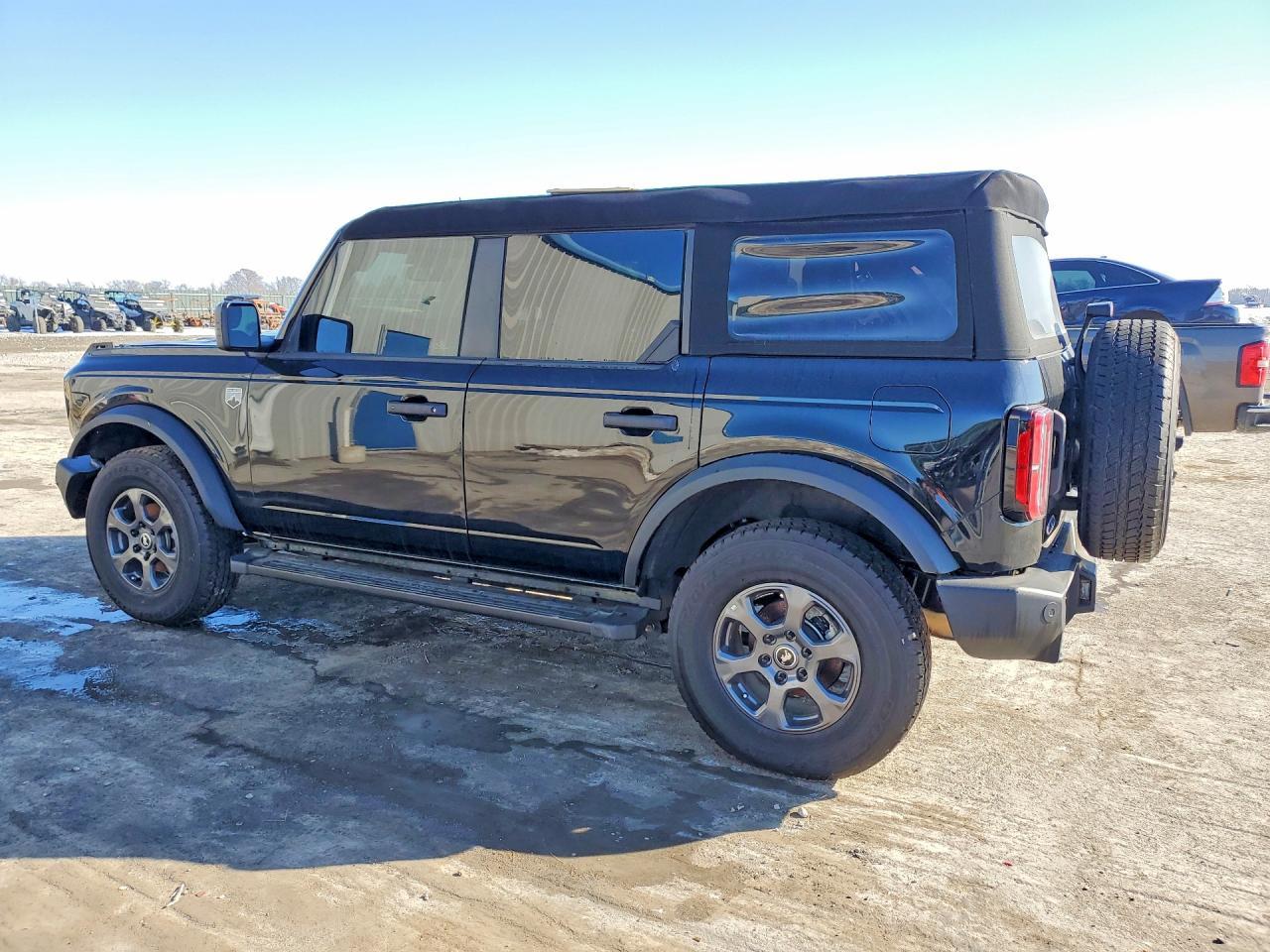 2024 Ford Bronco Big Bend - Image 2