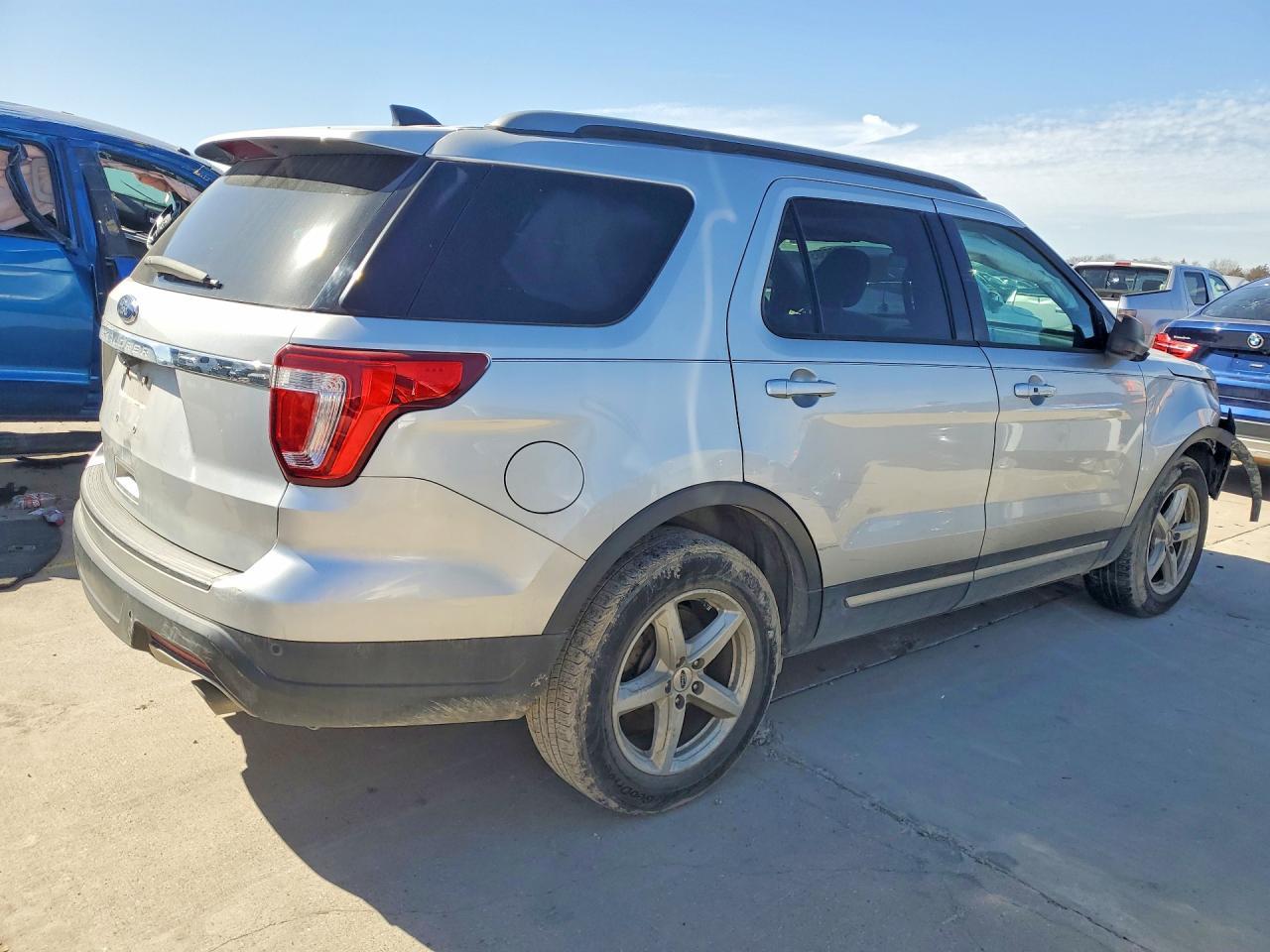2018 Ford Explorer Xlt - Фото 3