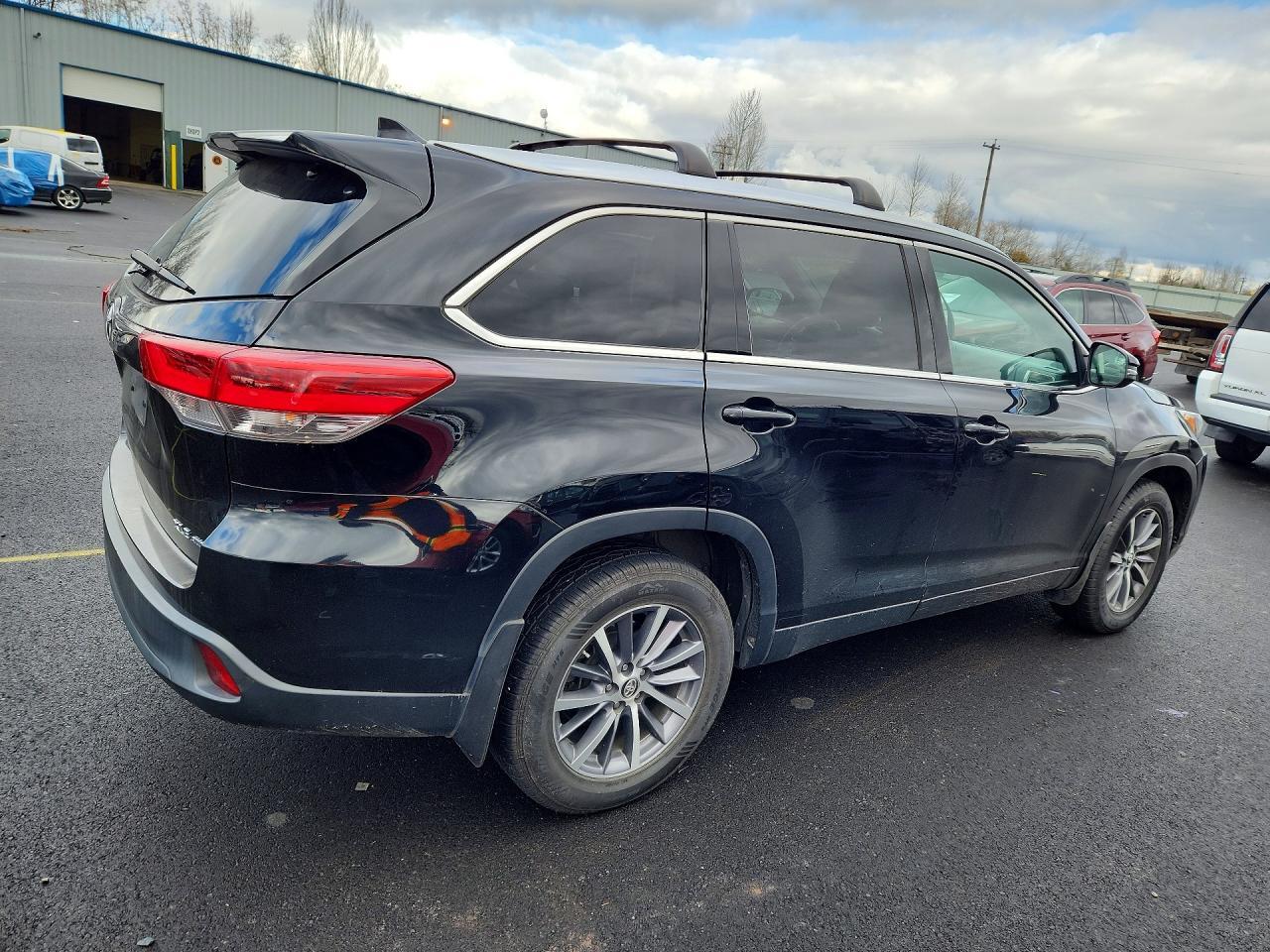 2019 Toyota Highlander Se - Фото 3