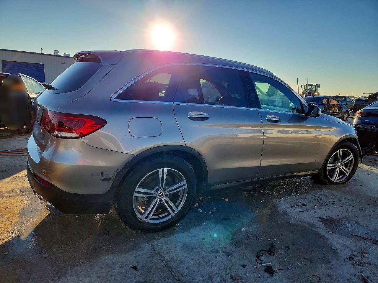 2020 Mercedes-Benz Glc 300 - Image 3