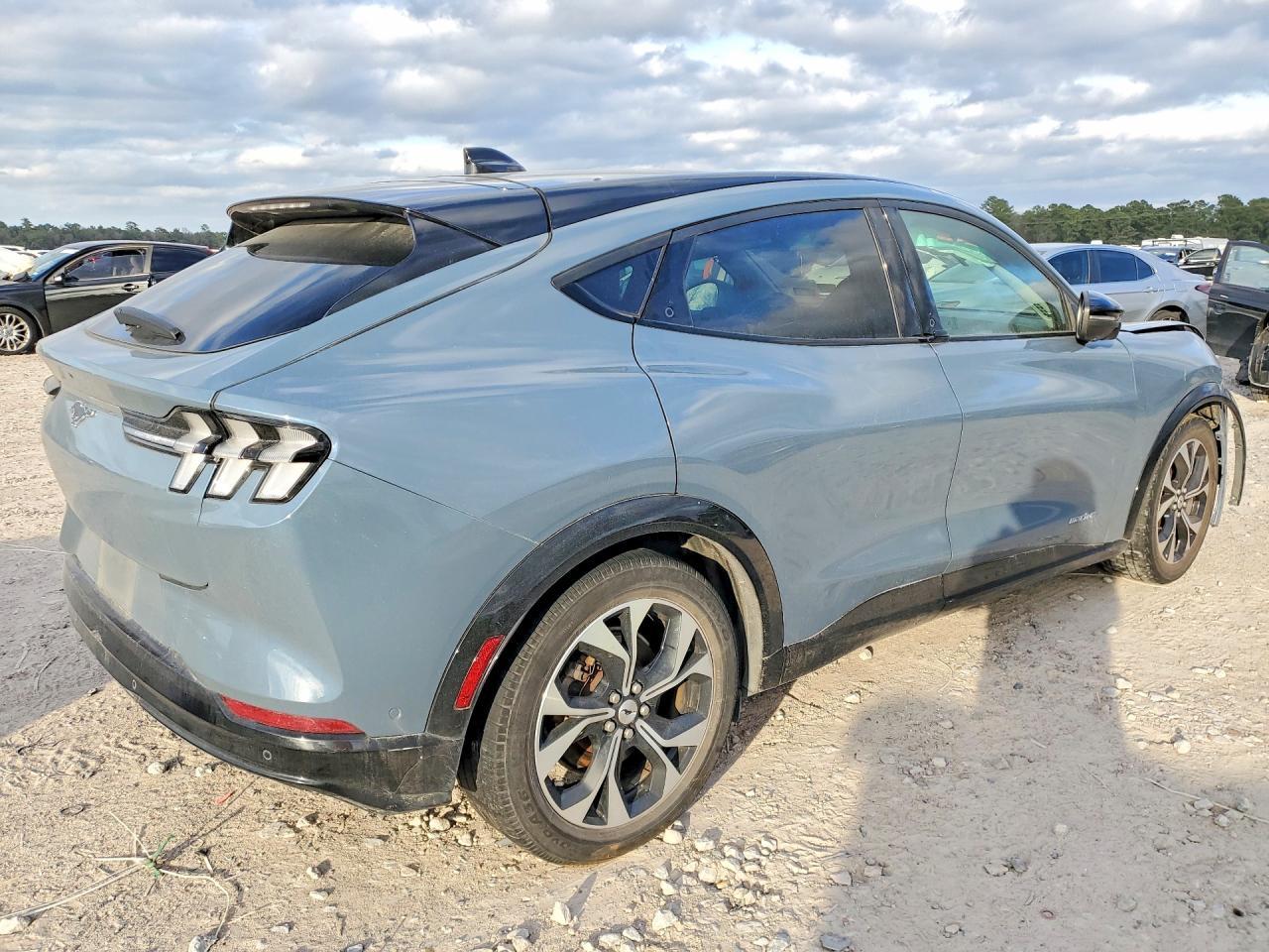 2023 Ford Mustang Mach-E Premium - Фото 3