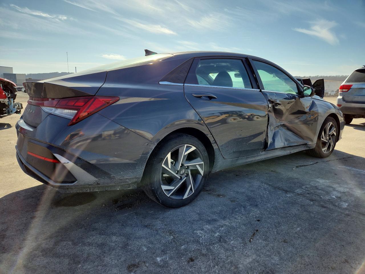 2024 Hyundai Elantra Sel - Image 3