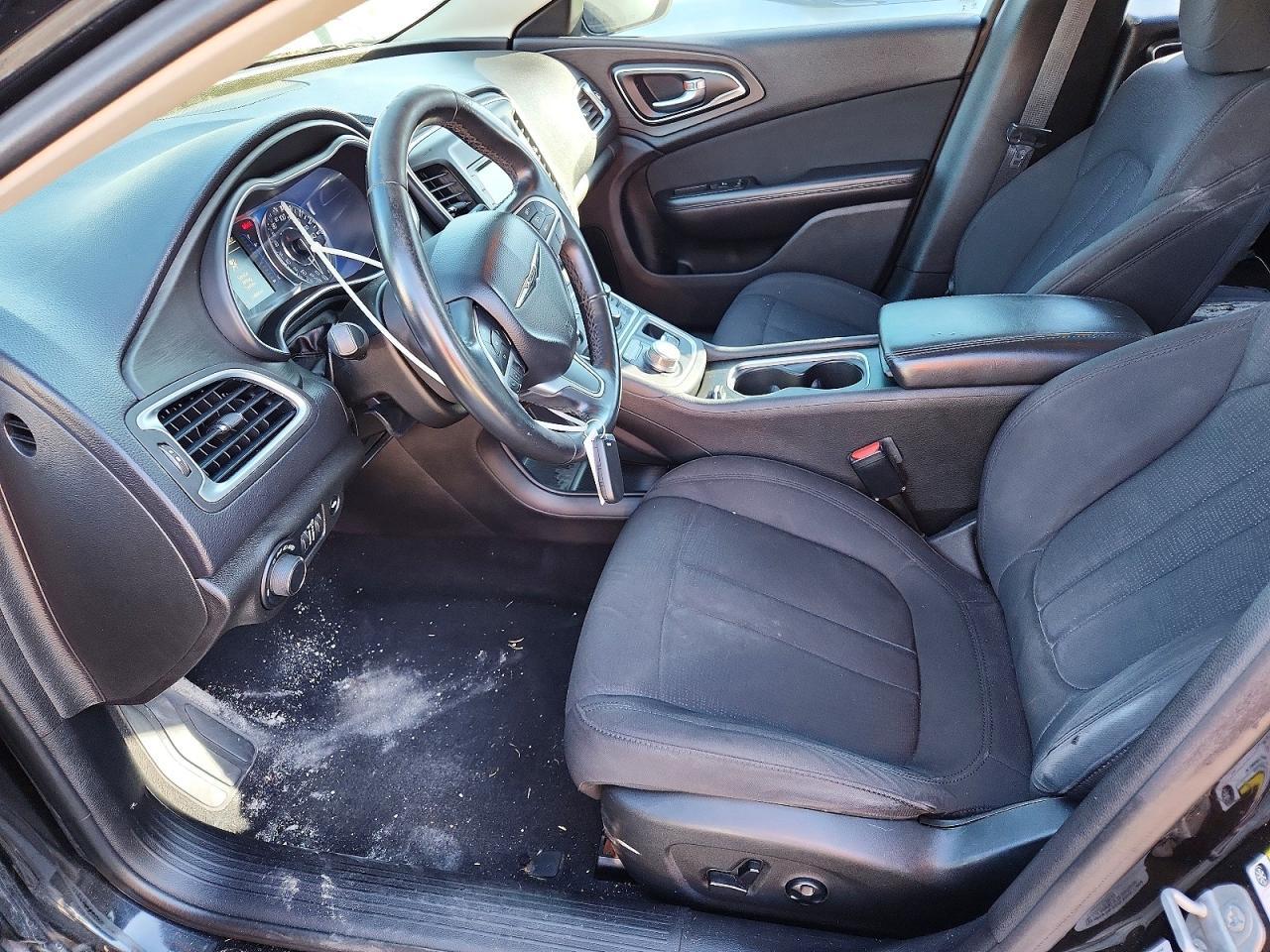 2015 Chrysler 200 Limited - Image 7