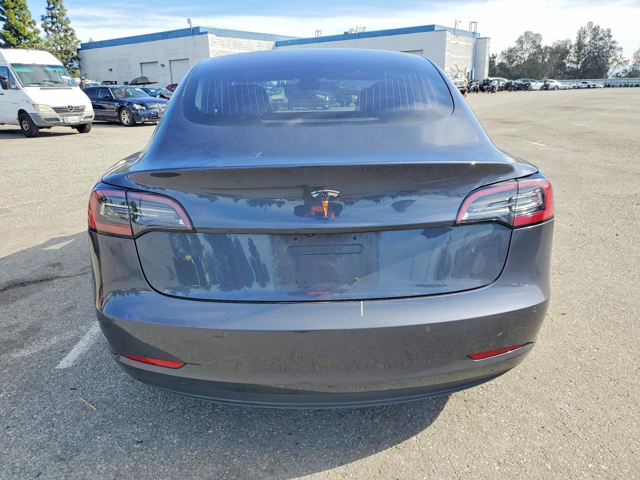 2018 Tesla Model 3 - Фото 6