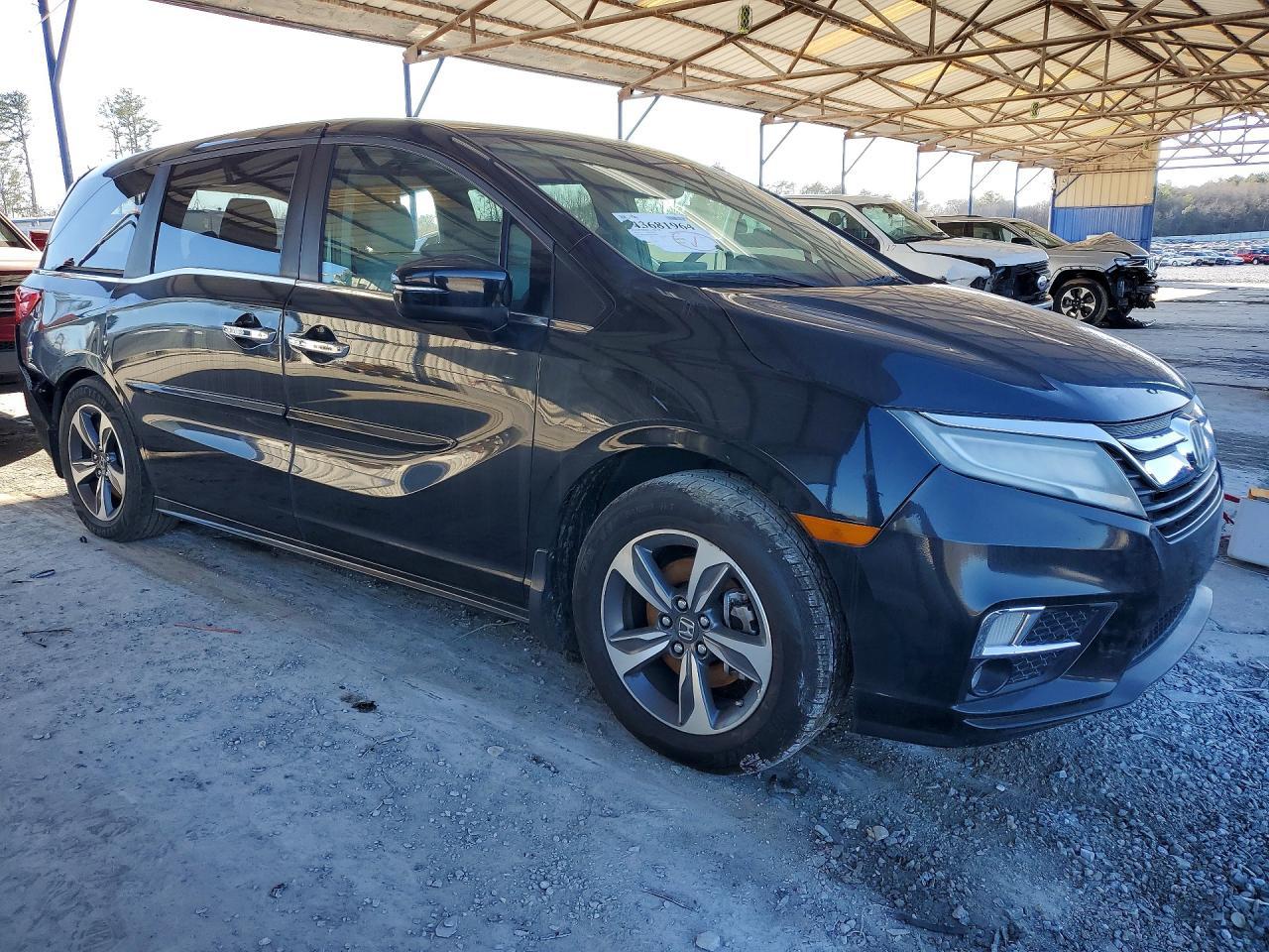 2018 Honda Odyssey Touring - Image 4