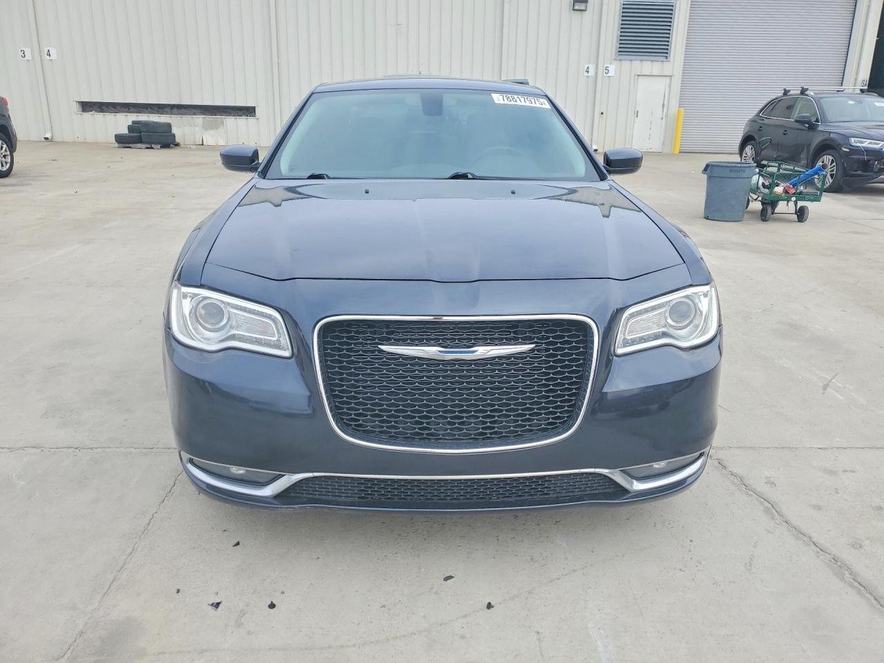 2016 Chrysler 300 - Image 5