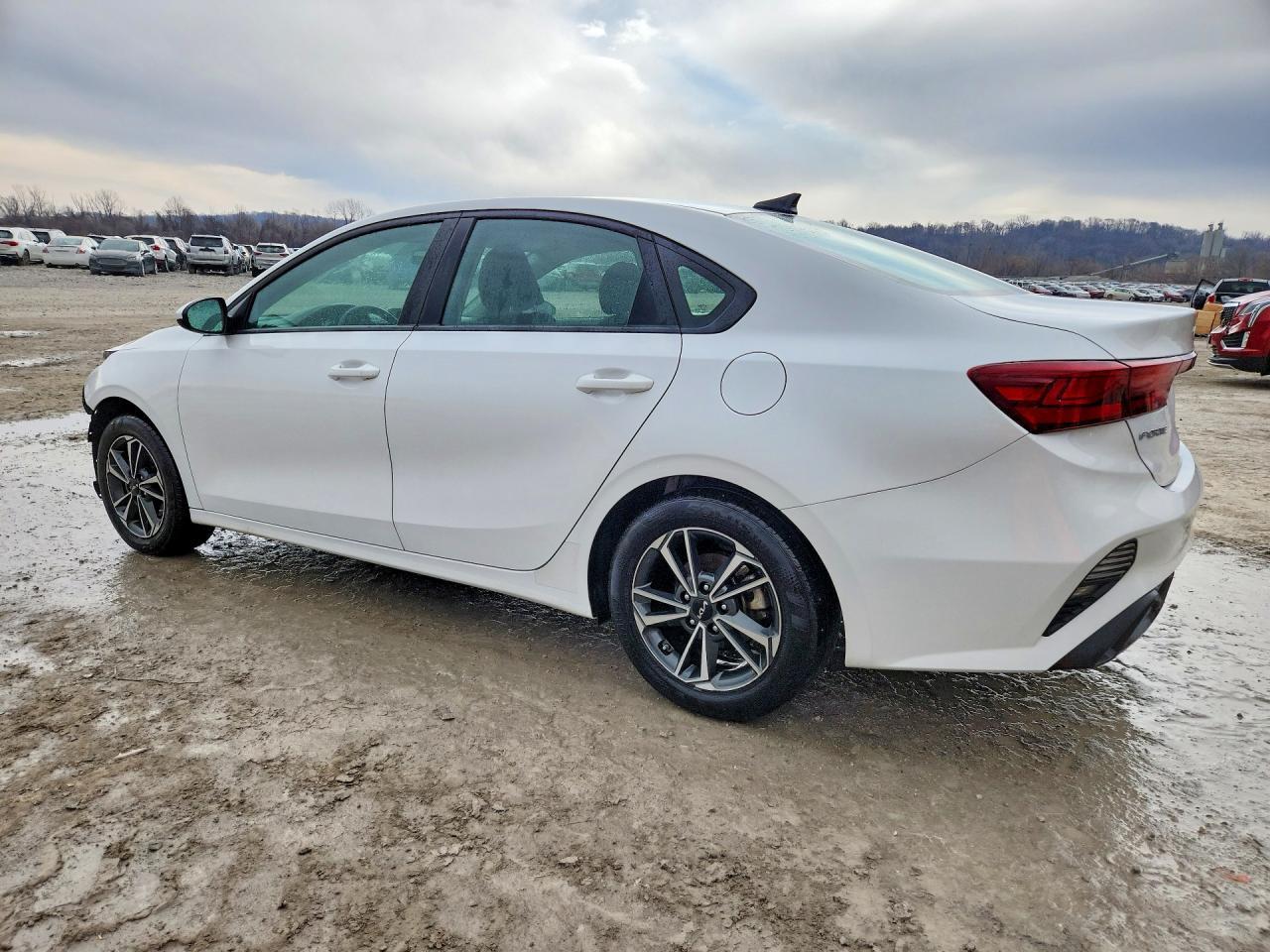 2024 Kia Forte Lxs - Фото 2