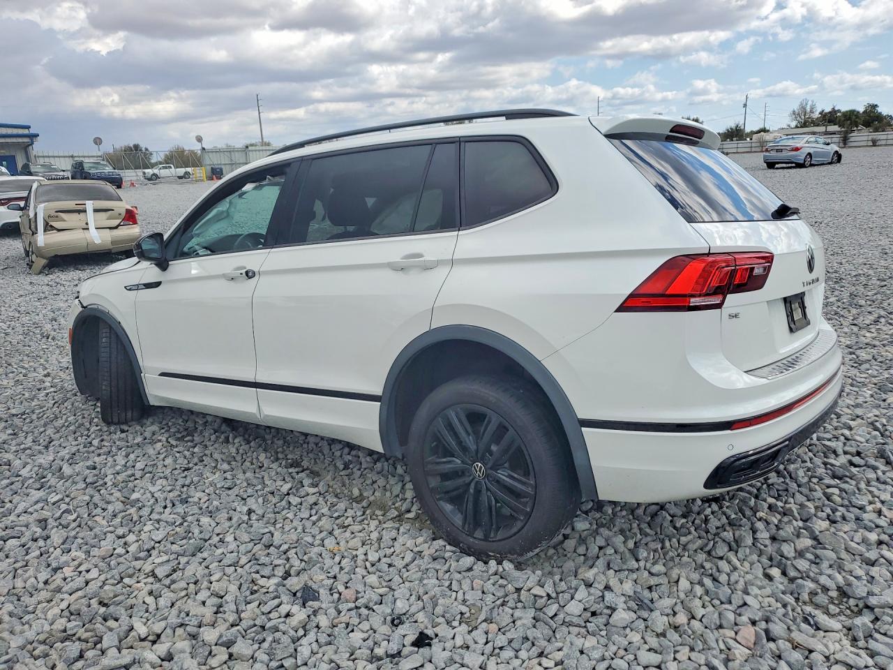 2022 Volkswagen Tiguan Se R-Line Black - Фото 2