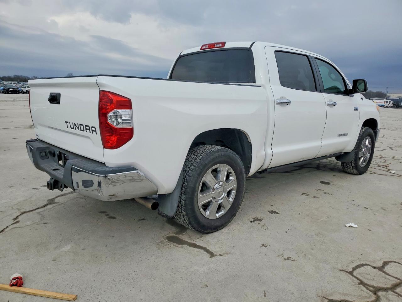 2016 Toyota Tundra Crewmax Sr5 - Image 3