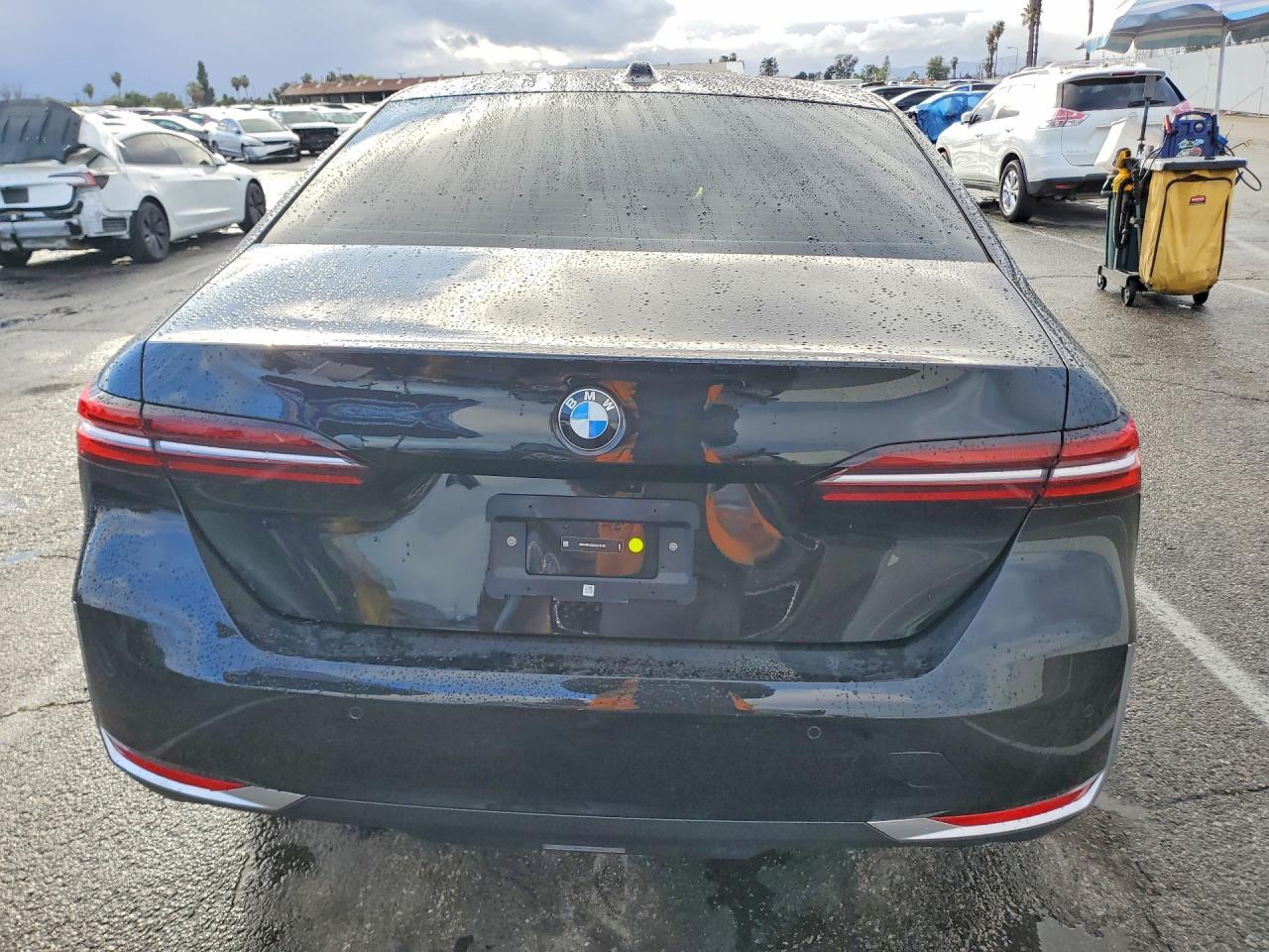 2025 BMW 530 I - Фото 6