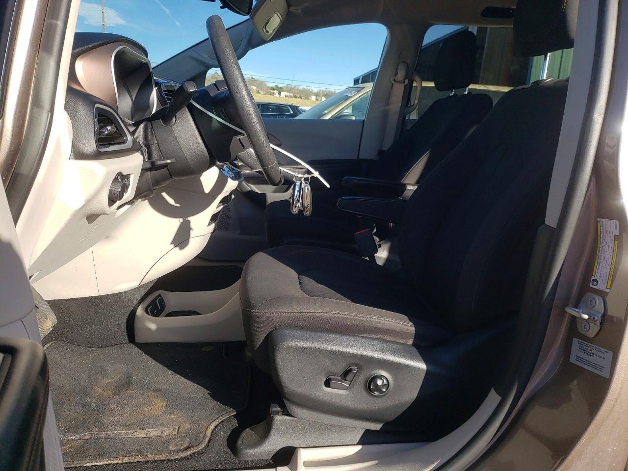 2017 Chrysler Pacifica Touring - Фото 7