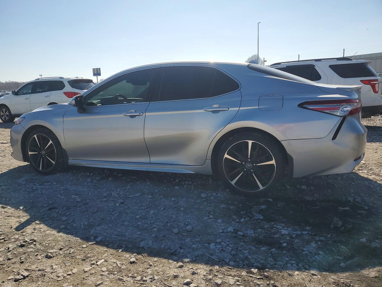 2019 Toyota Camry Xse - Фото 2
