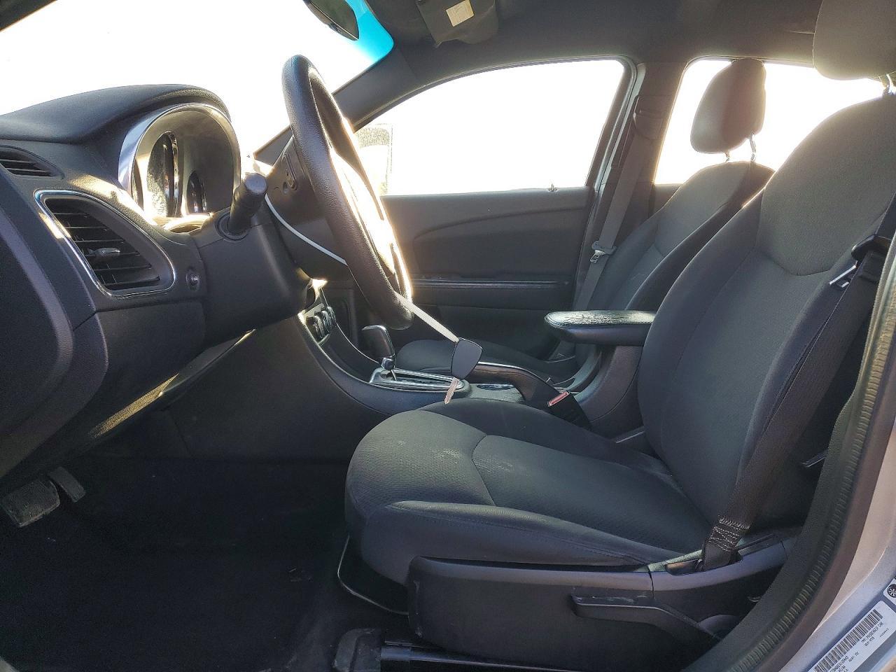 2014 Chrysler 200 Lx - Image 7