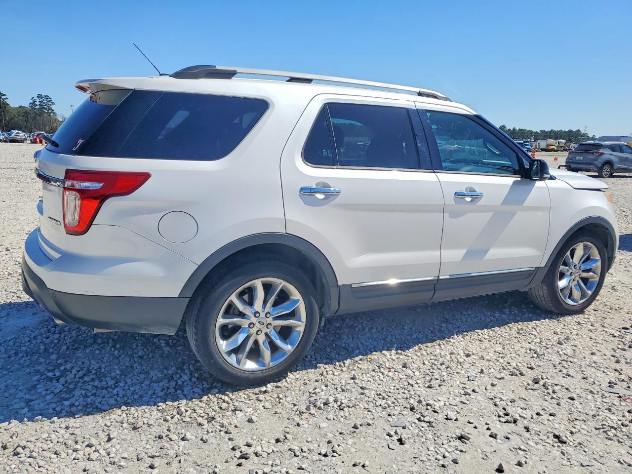 2014 Ford Explorer Xlt - Image 3