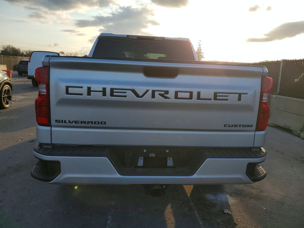 2022 Chevrolet Silverado C1500 Custom - Фото 6