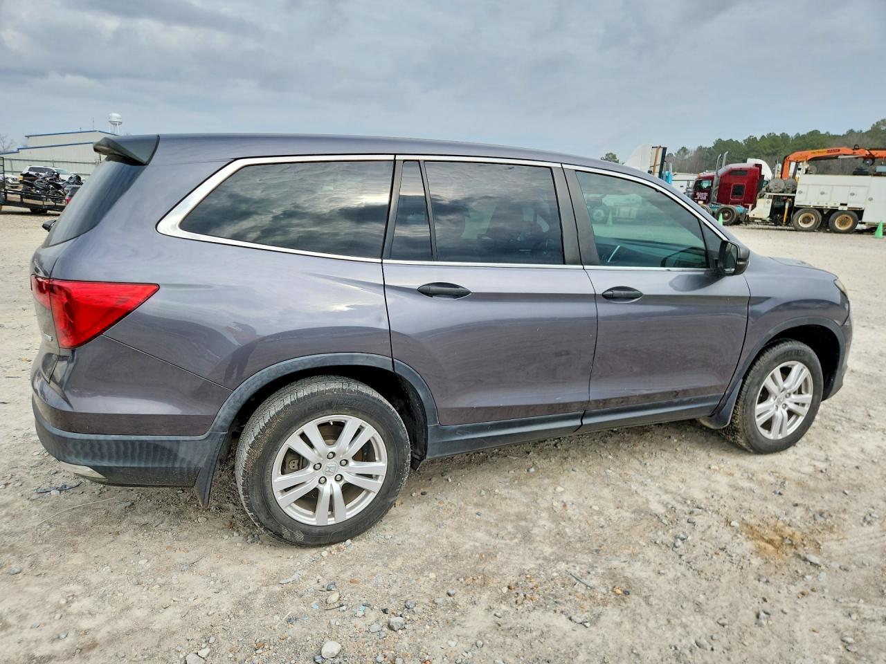 2018 Honda Pilot Lx - Image 3