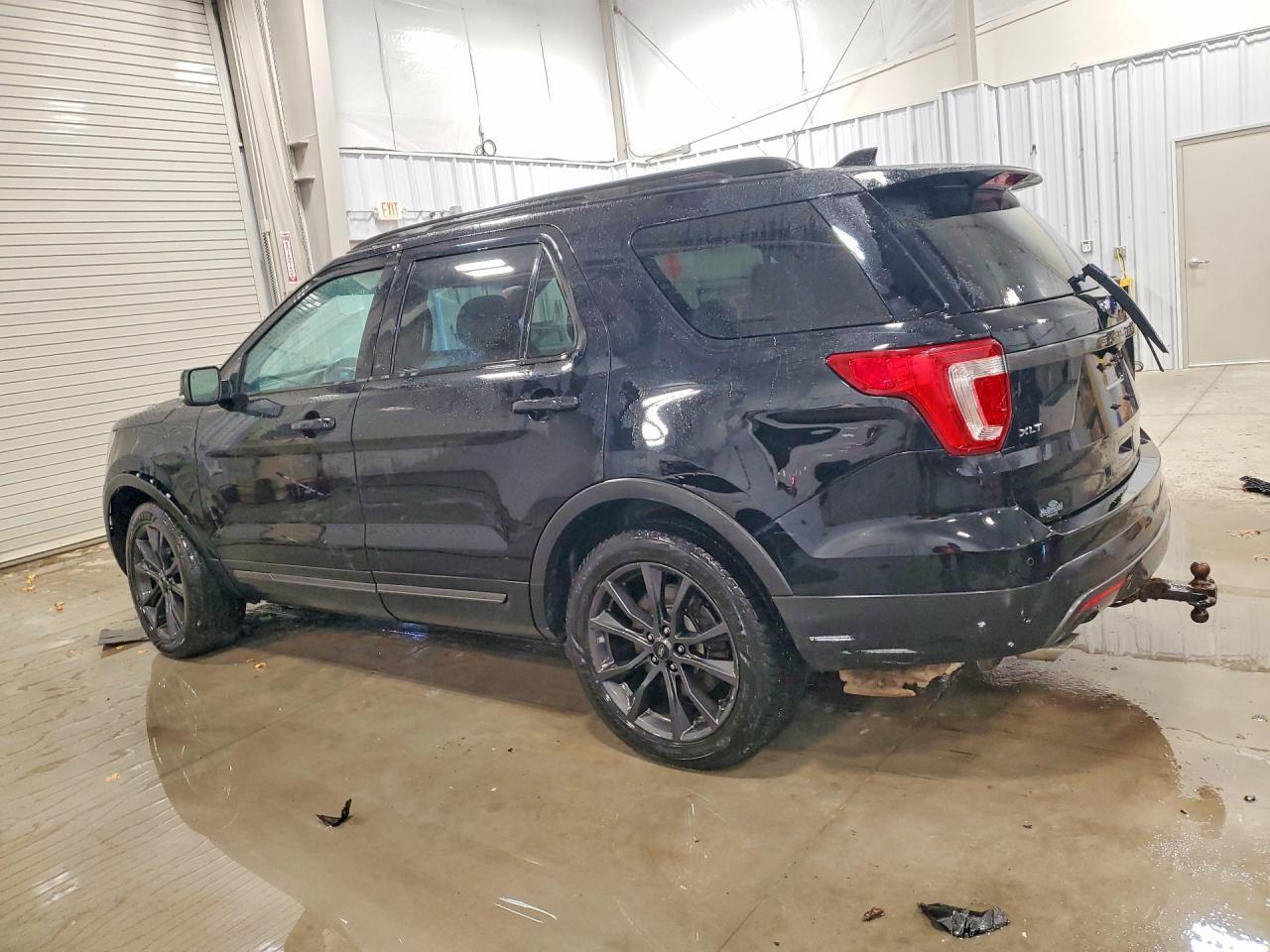 2017 Ford Explorer Xlt - Фото 2