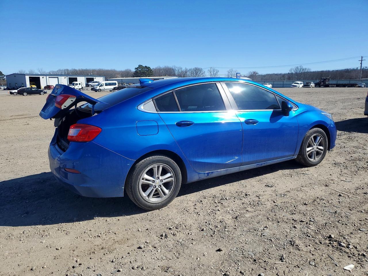 2017 Chevrolet Cruze Lt - Image 3
