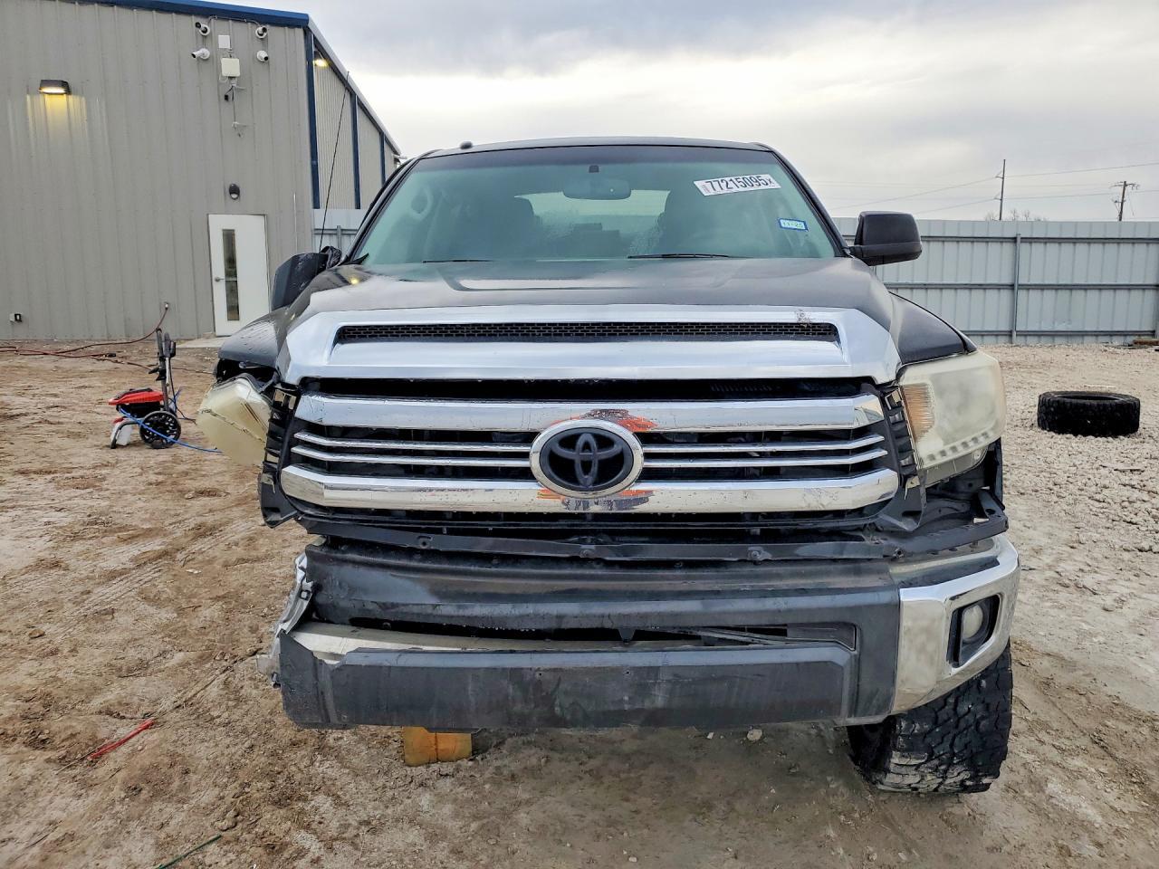 2016 Toyota Tundra Crewmax Sr5 - Image 5