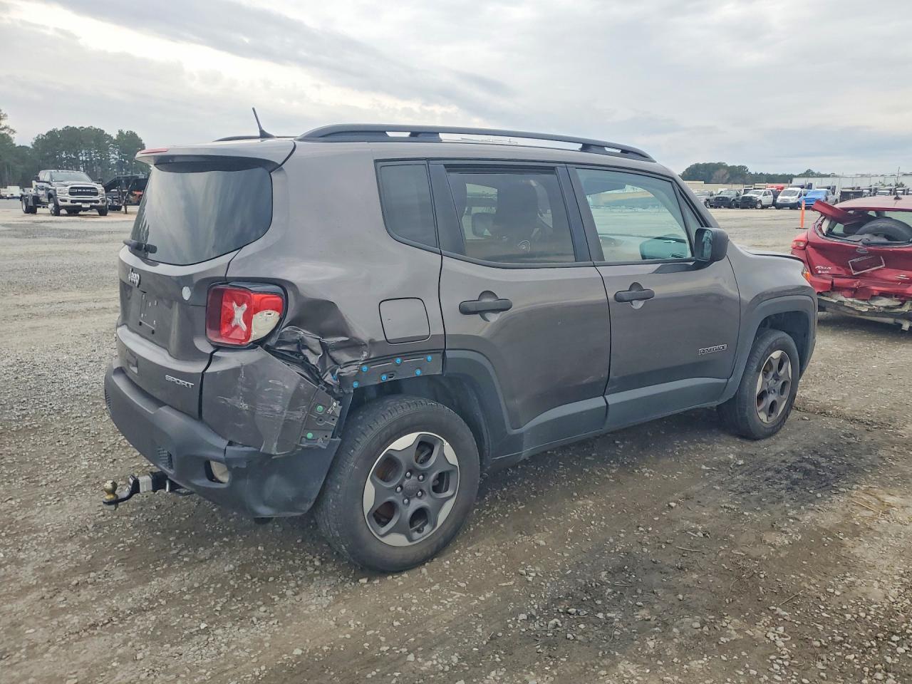 2018 Jeep Renegade S - Фото 3