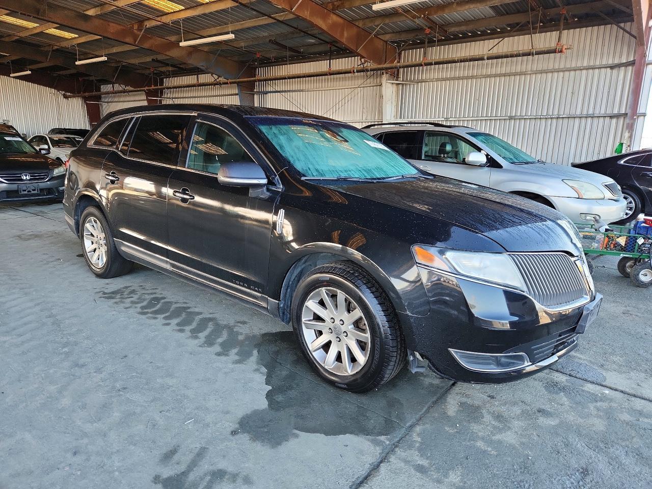 2014 Lincoln Mkt - Image 4