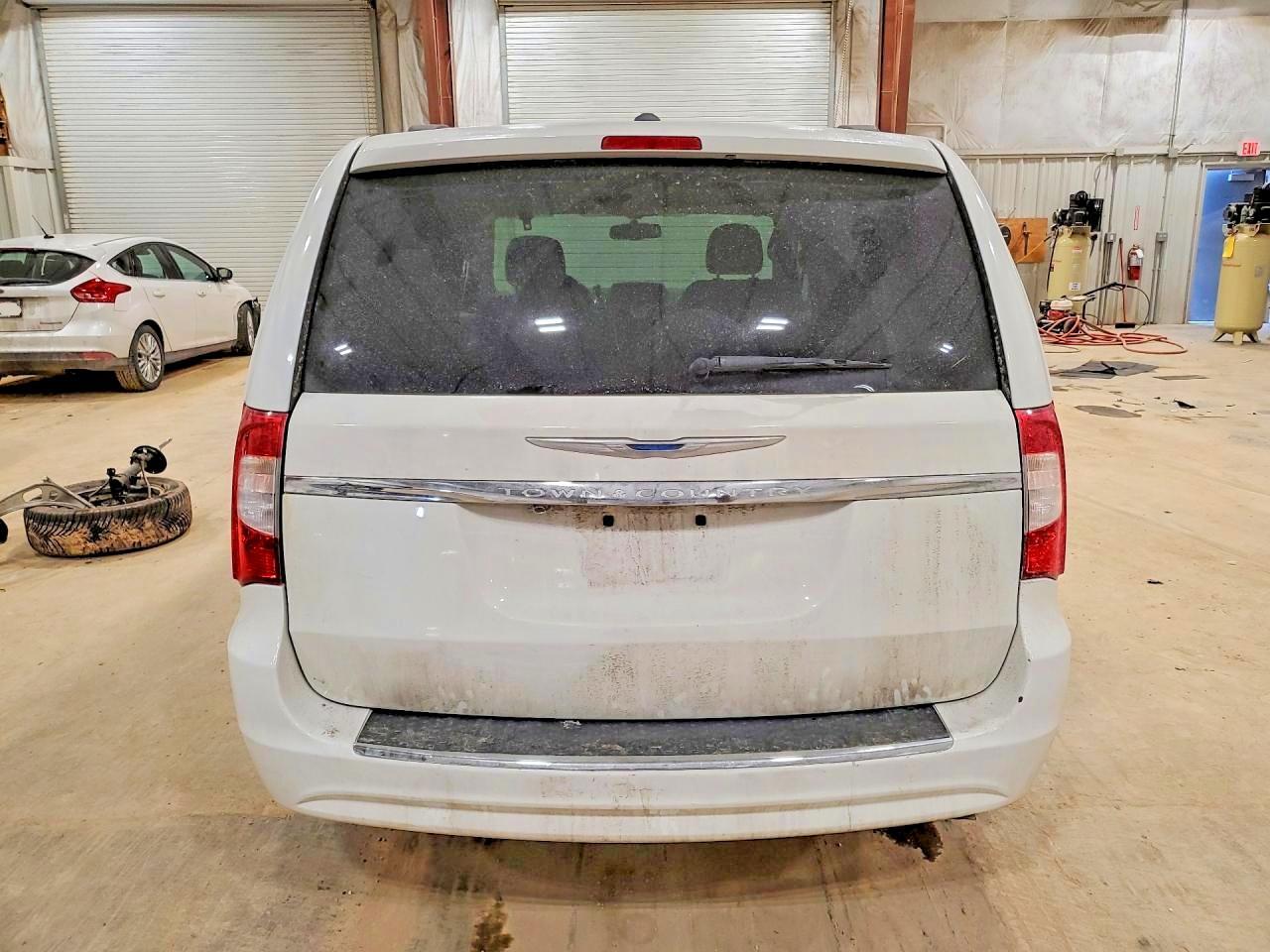 2016 Chrysler Town & Country Touring - Image 6