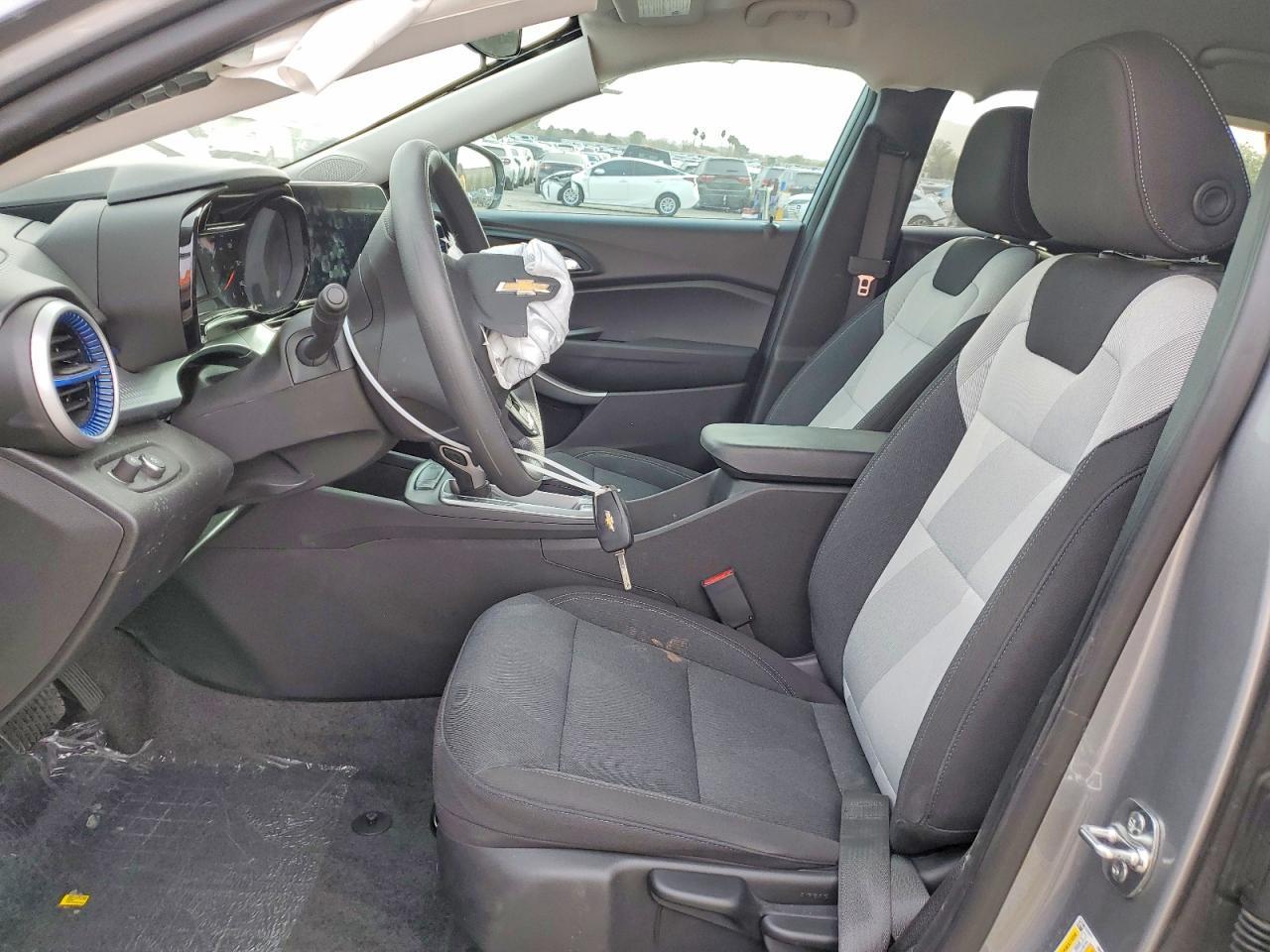 2025 Chevrolet Trax Ls - Фото 7