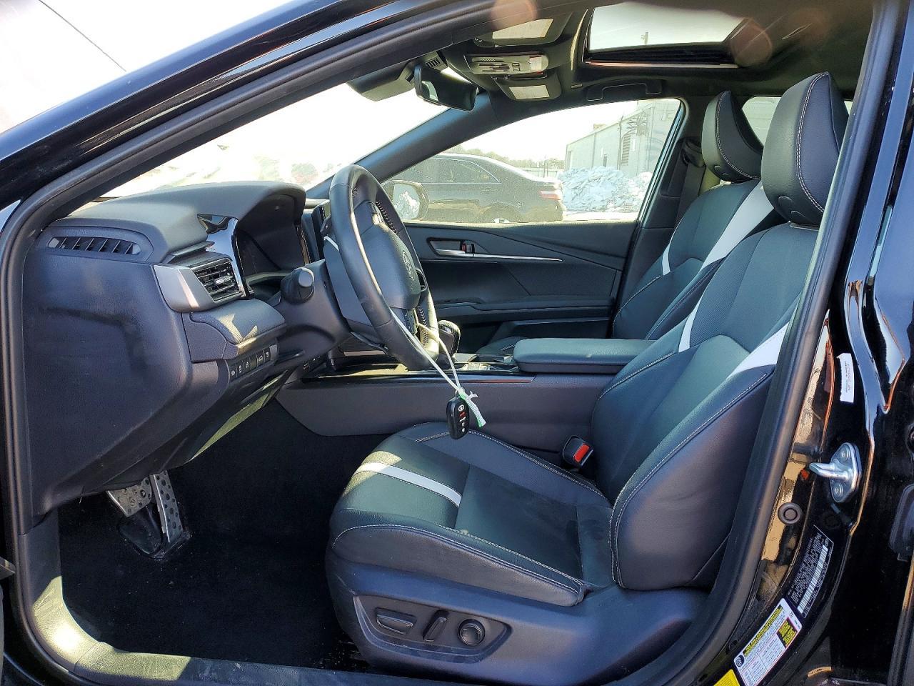 2025 Toyota Camry Se - Image 7