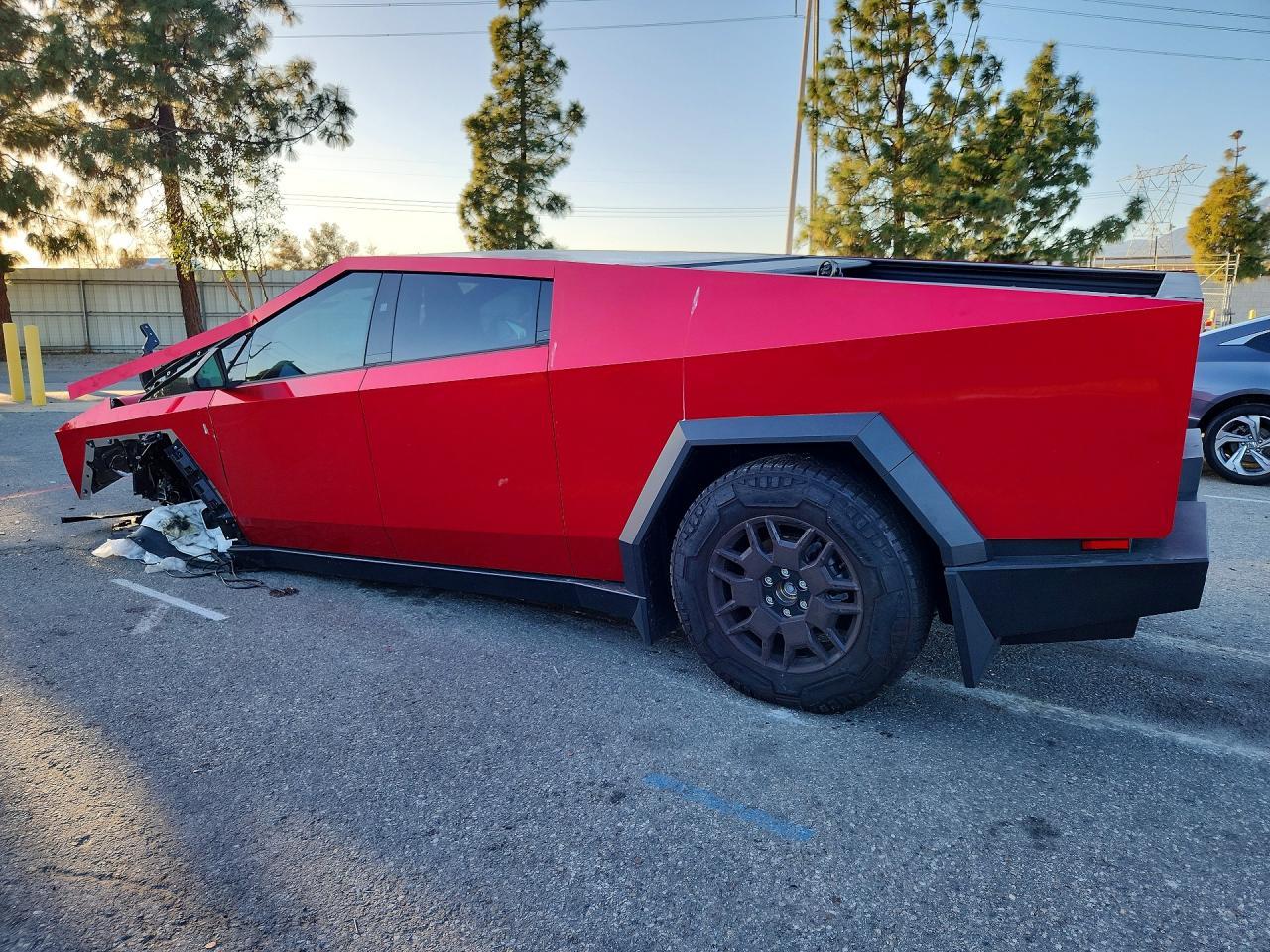 2025 Tesla Cybertruck - Фото 2
