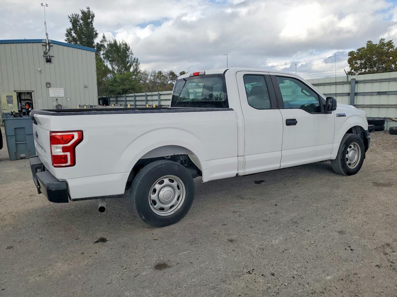 2018 Ford F150 Super Cab - Фото 3