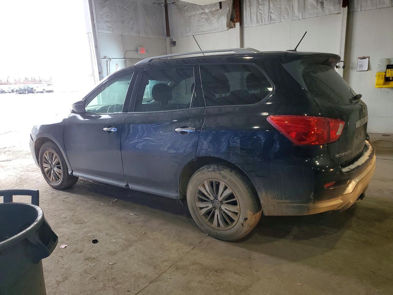 2018 Nissan Pathfinder S - Image 2