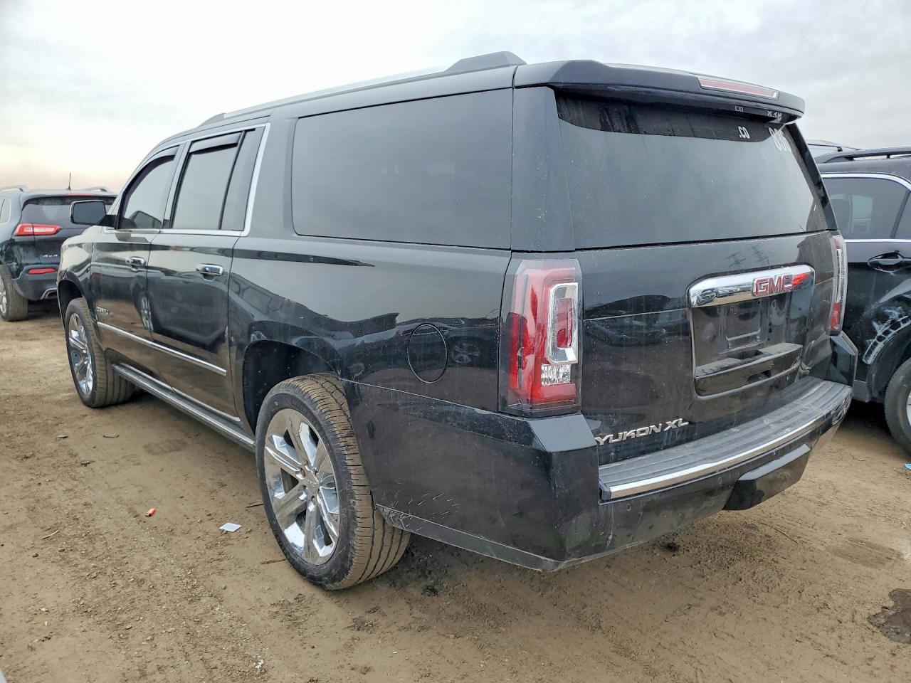 2017 GMC Yukon Xl Denali - Фото 2