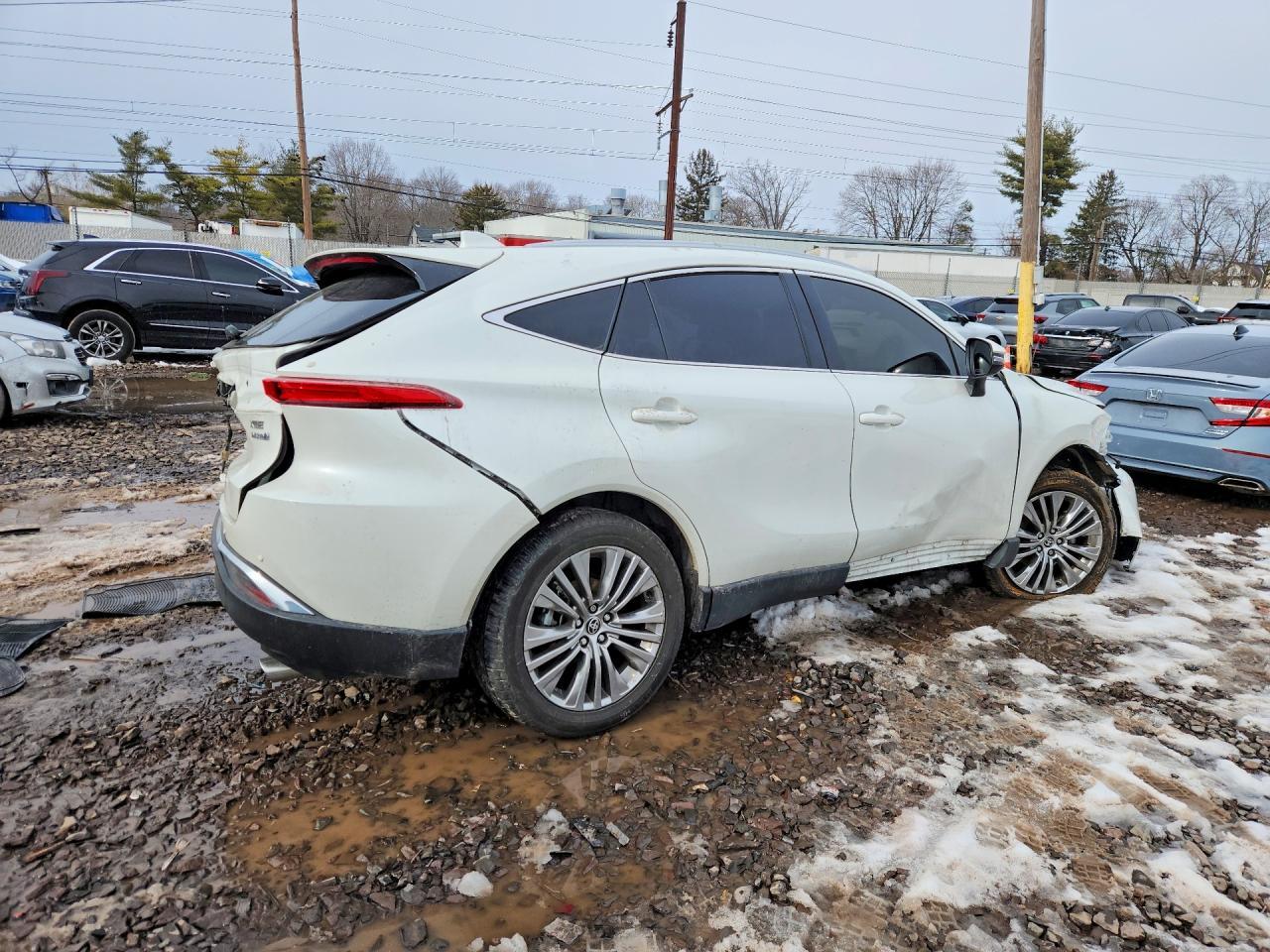2022 Toyota Venza Xle - Image 3