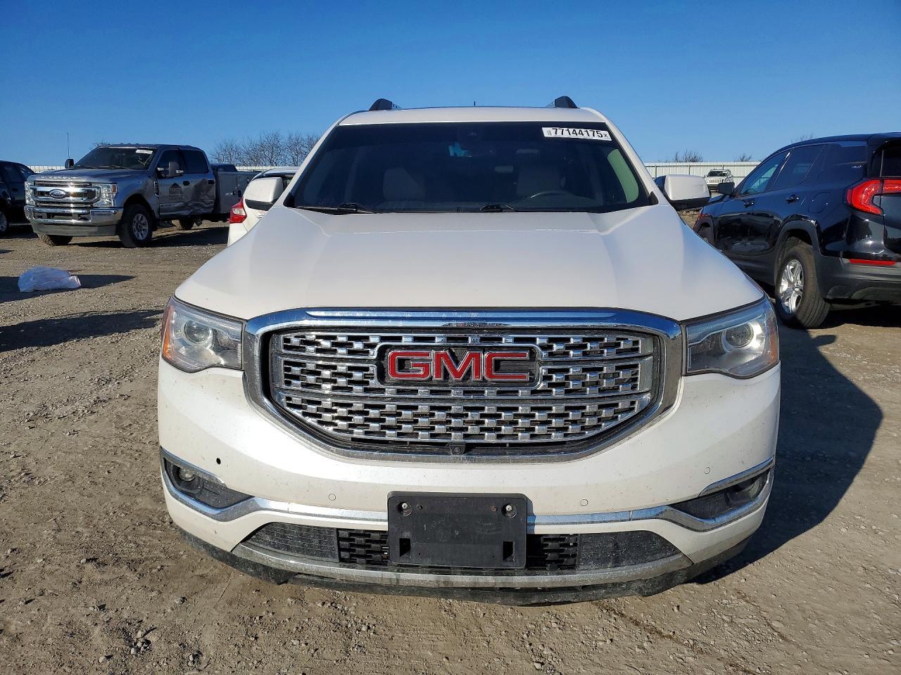 2017 GMC Acadia Denali - Фото 5
