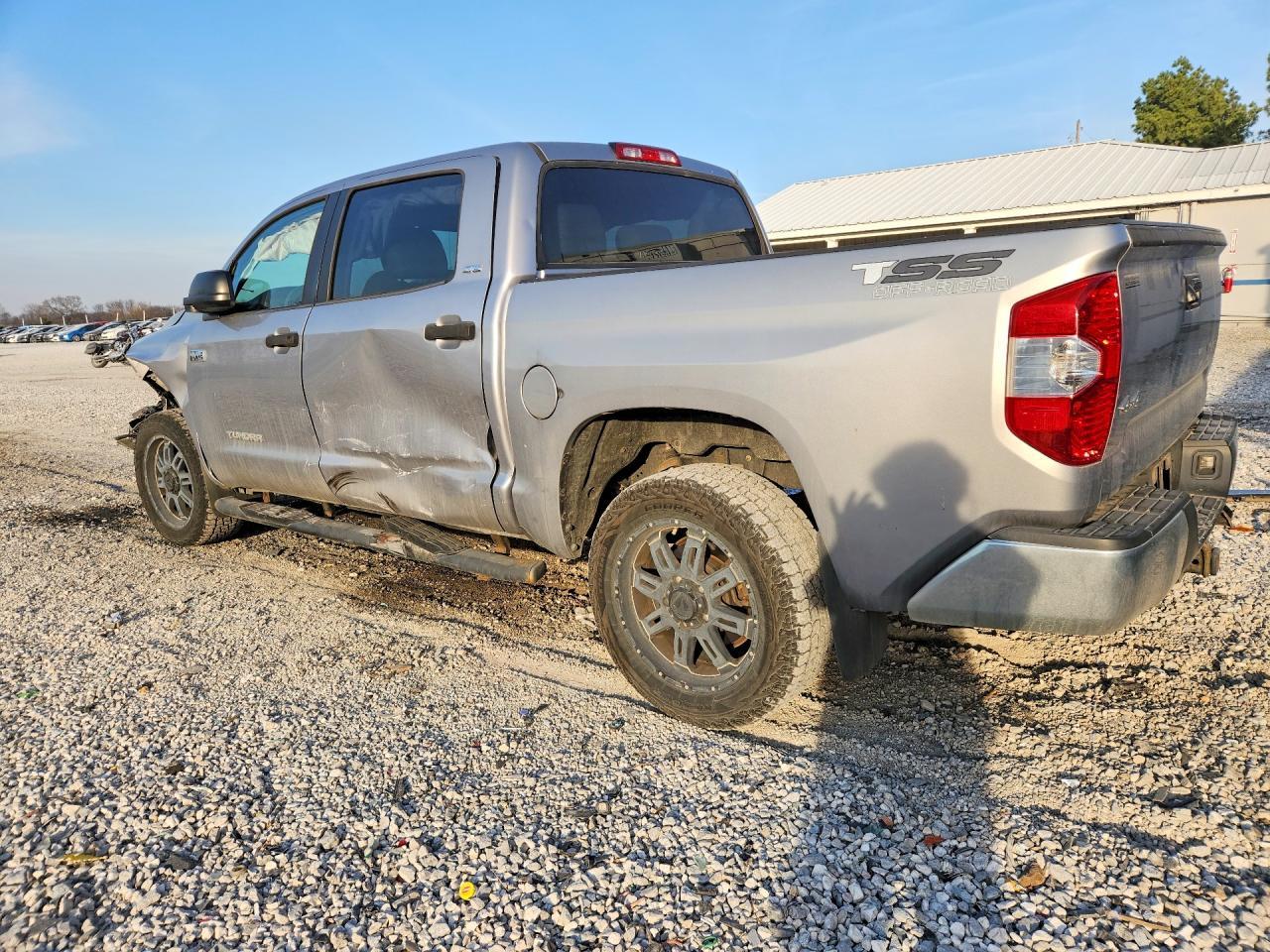 2014 Toyota Tundra Sr5 - Image 2