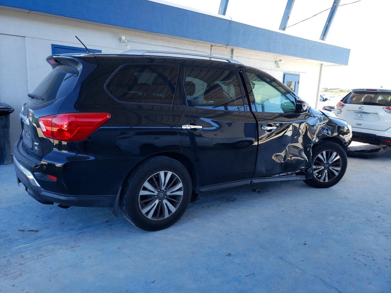 2017 Nissan Pathfinder S - Фото 3