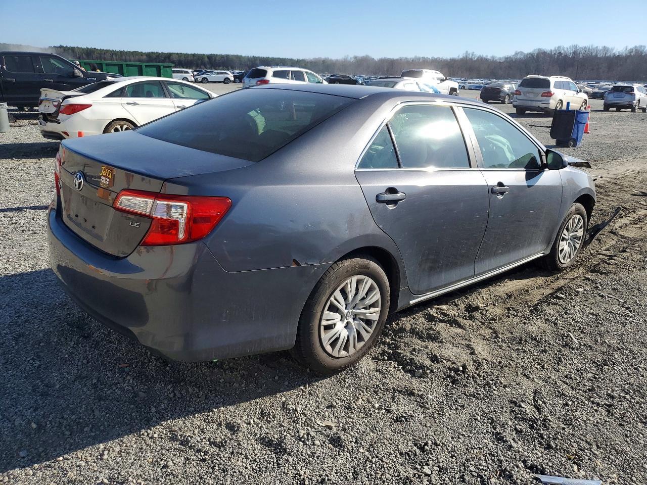 2012 Toyota Camry Base - Фото 3