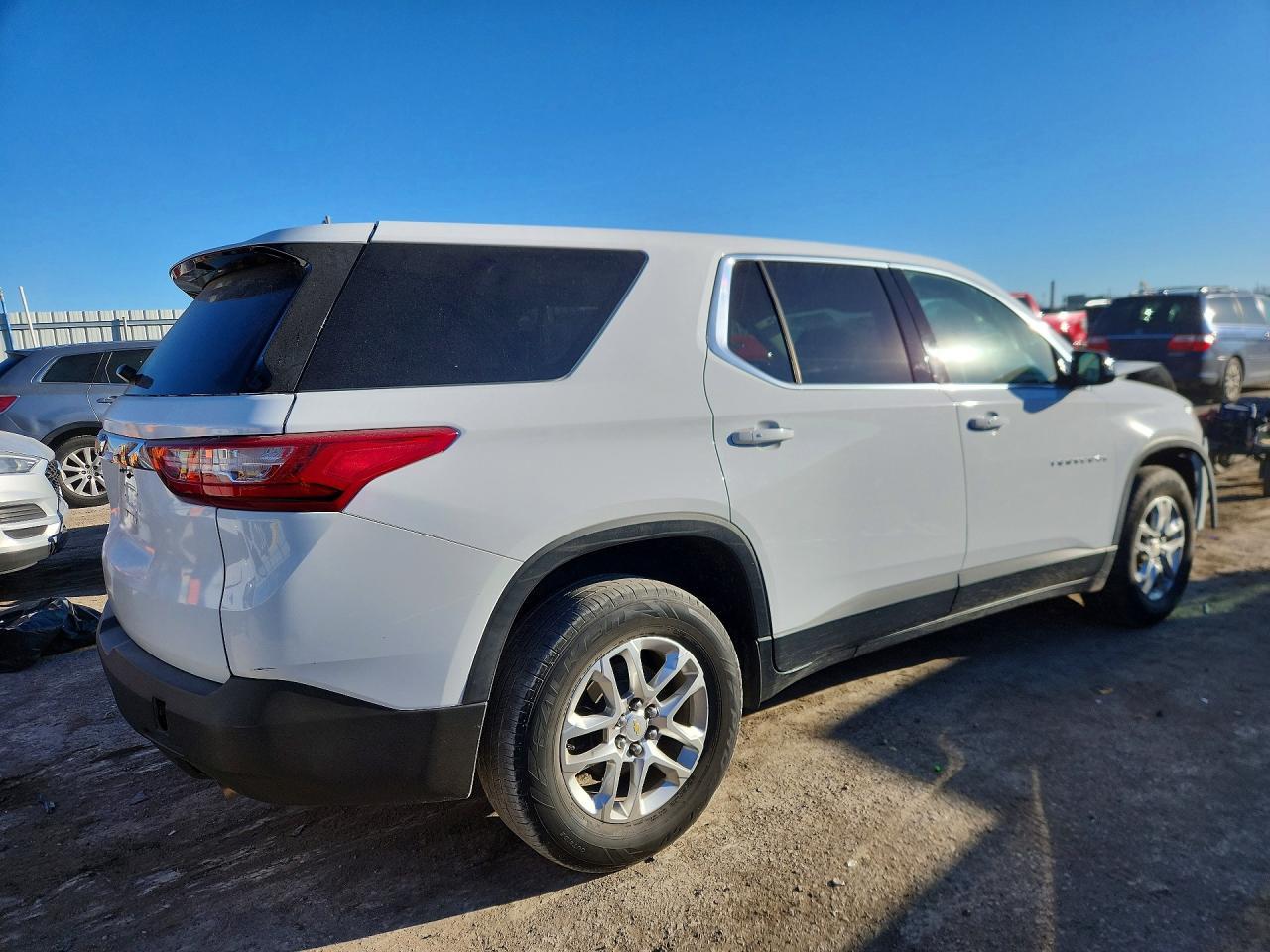 2019 Chevrolet Traverse Ls - Фото 3